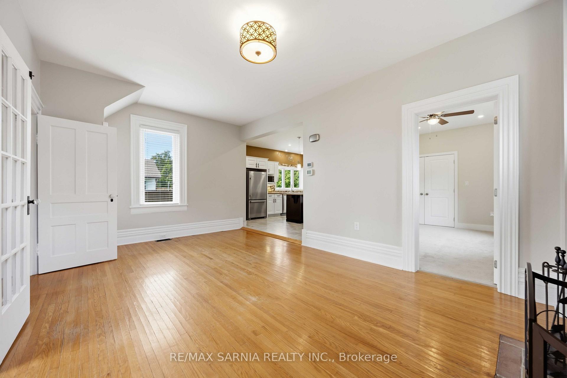 Photo 13 of 541 Erie Street, Warwick, Watford — HOMEH
