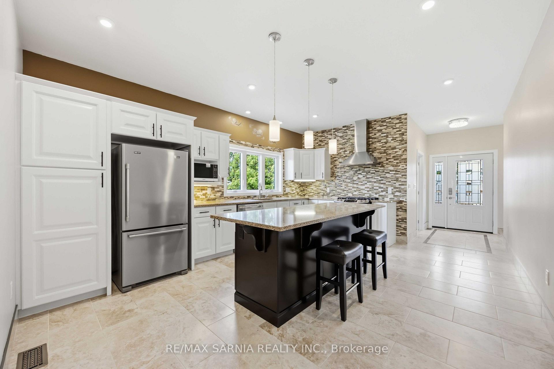 Photo 15 of 541 Erie Street, Warwick, Watford — HOMEH