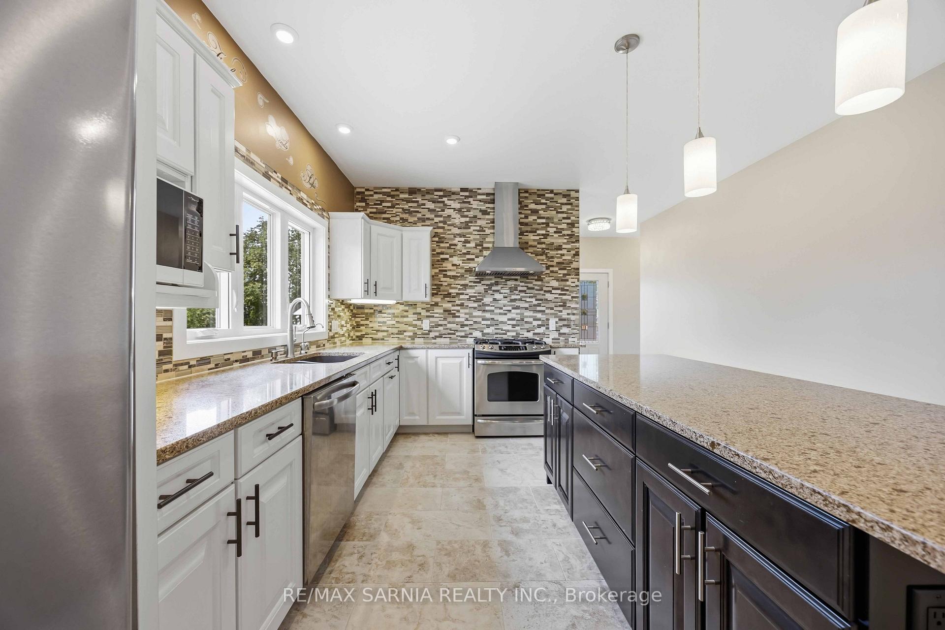 Photo 16 of 541 Erie Street, Warwick, Watford — HOMEH