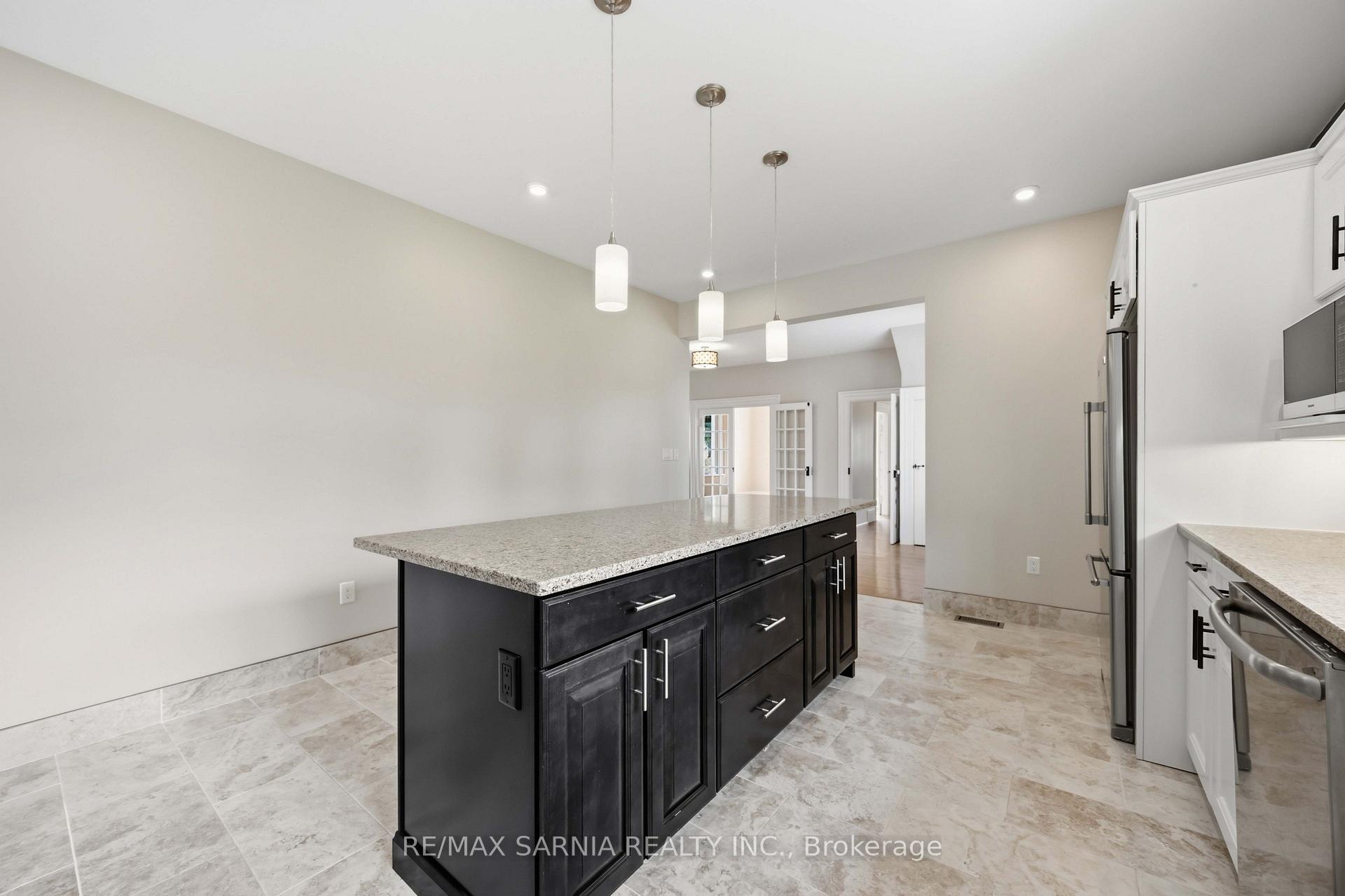 Photo 17 of 541 Erie Street, Warwick, Watford — HOMEH