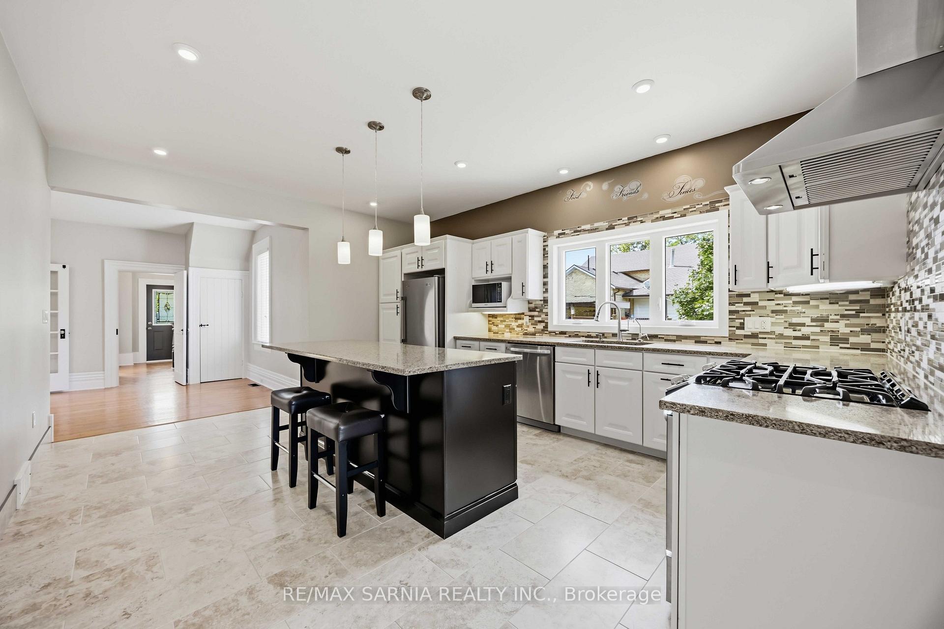 Photo 18 of 541 Erie Street, Warwick, Watford — HOMEH