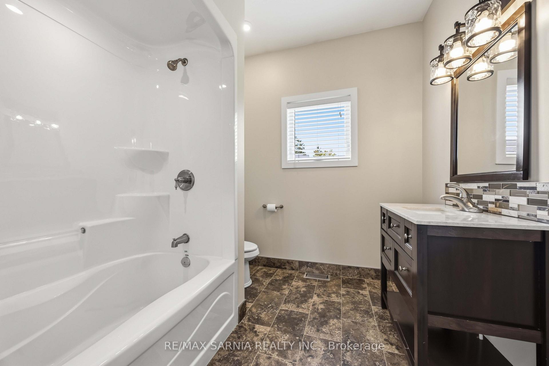 Photo 23 of 541 Erie Street, Warwick, Watford — HOMEH
