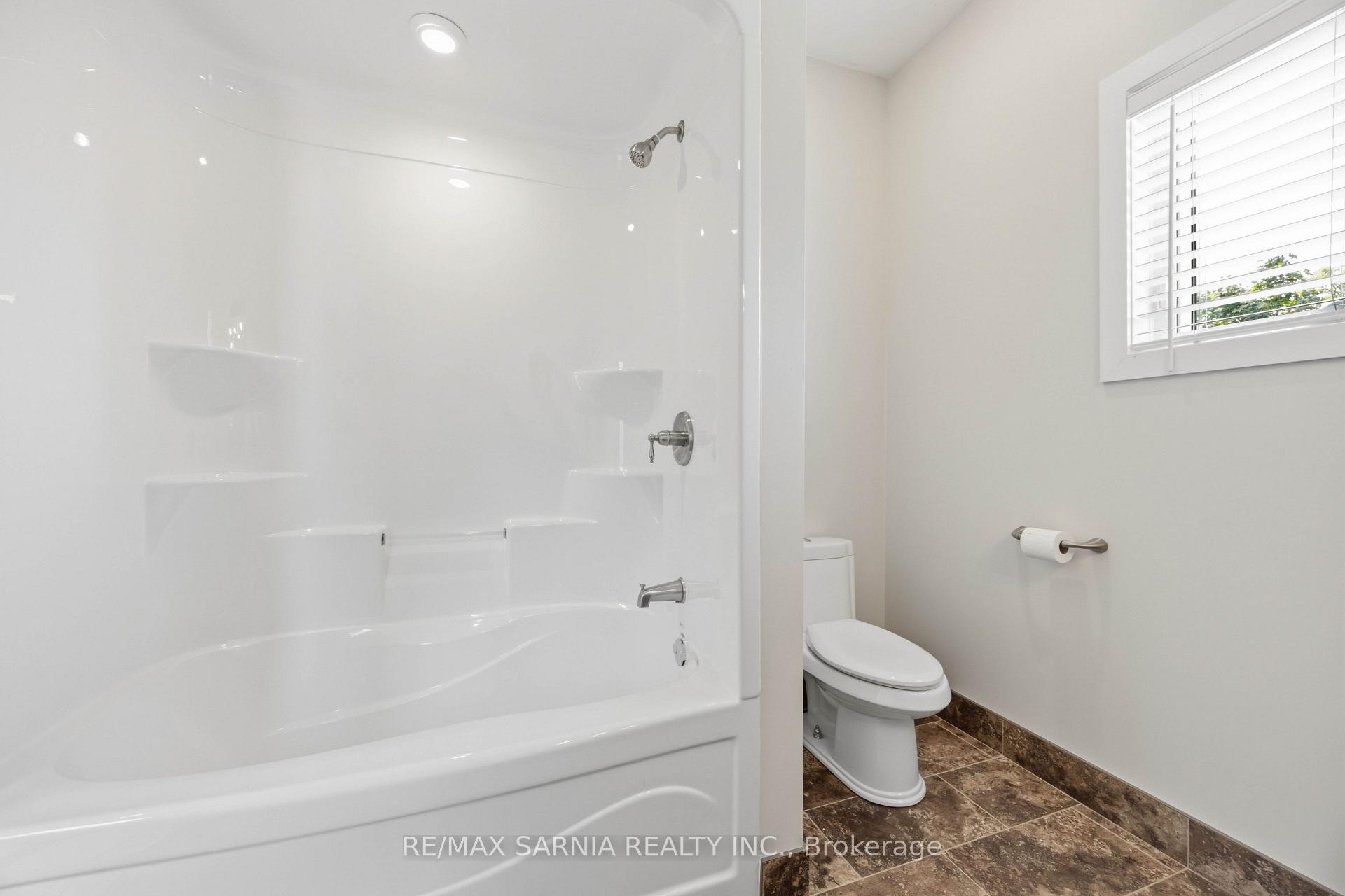 Photo 26 of 541 Erie Street, Warwick, Watford — HOMEH
