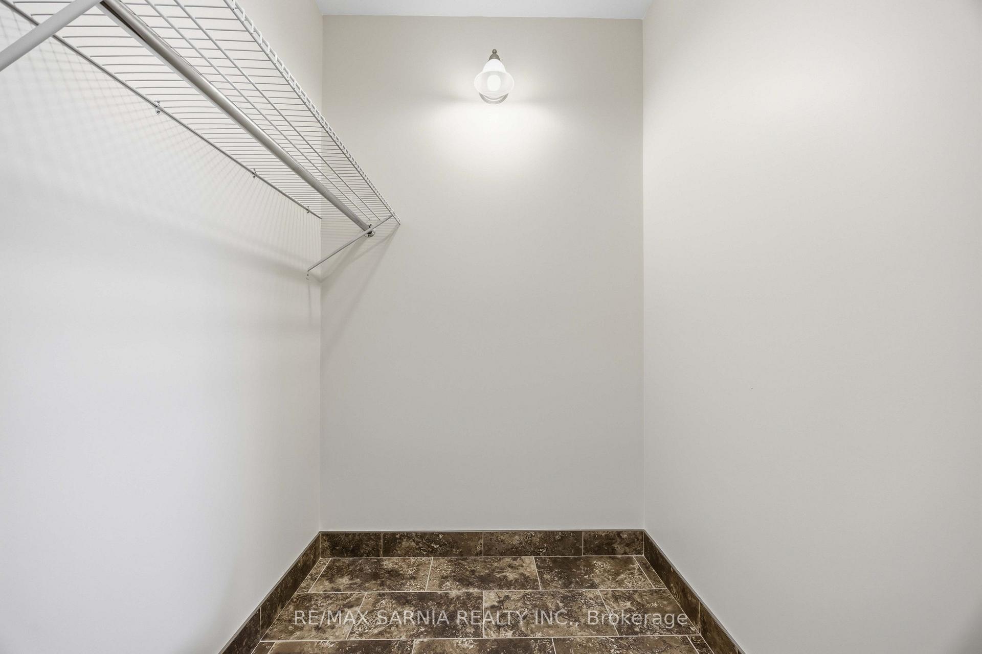 Photo 25 of 541 Erie Street, Warwick, Watford — HOMEH