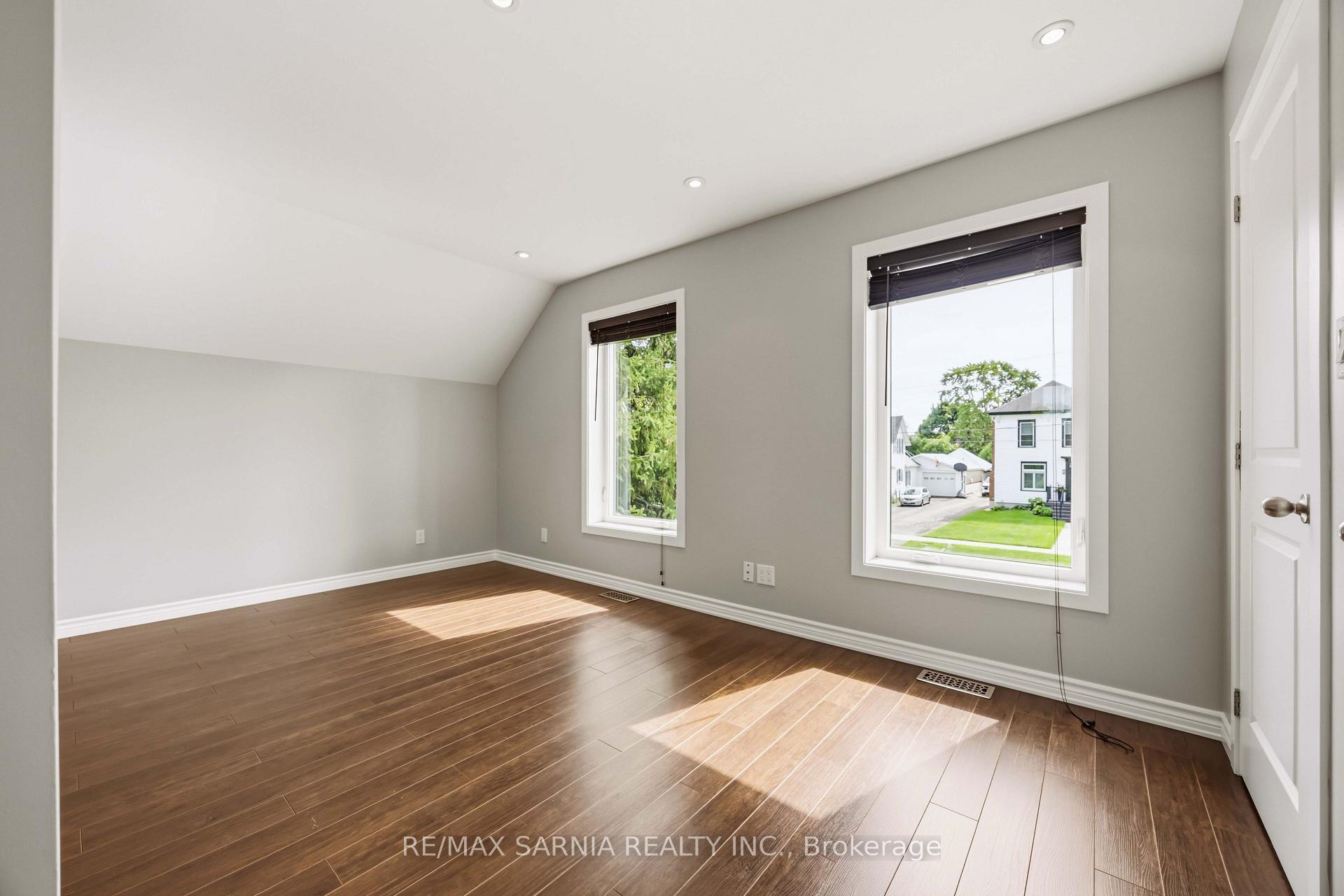 Photo 22 of 541 Erie Street, Warwick, Watford — HOMEH