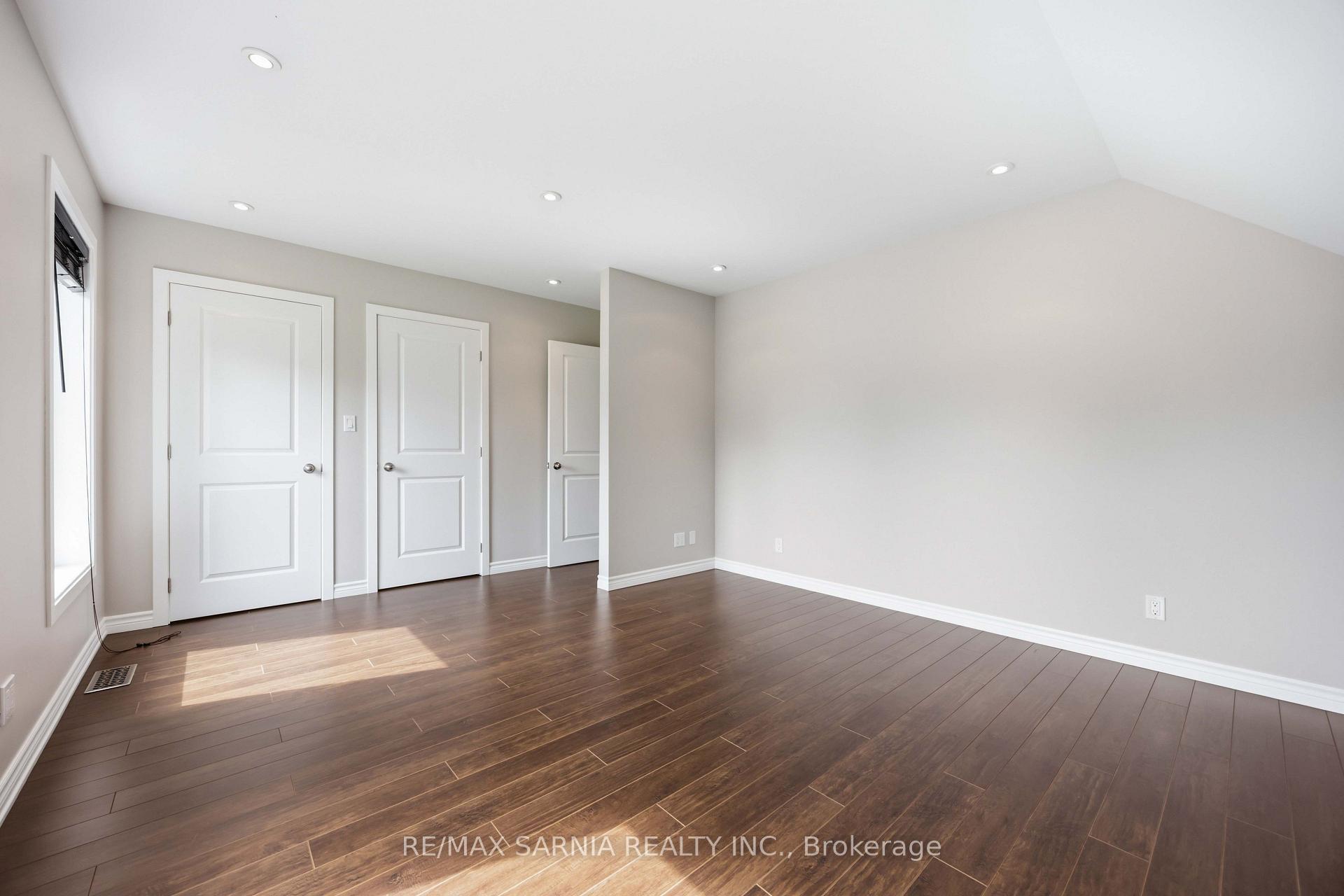 Photo 27 of 541 Erie Street, Warwick, Watford — HOMEH