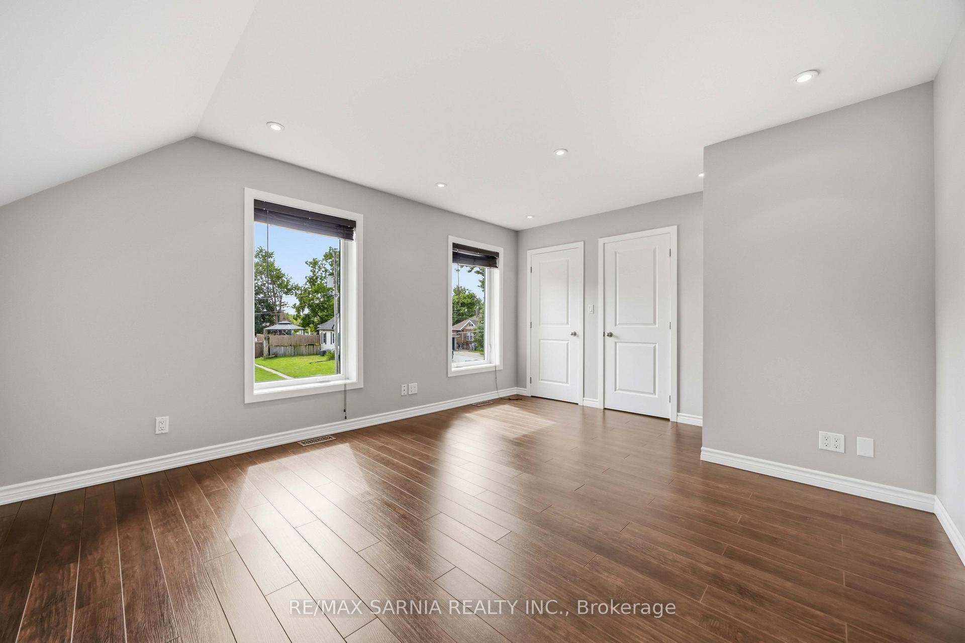 Photo 28 of 541 Erie Street, Warwick, Watford — HOMEH