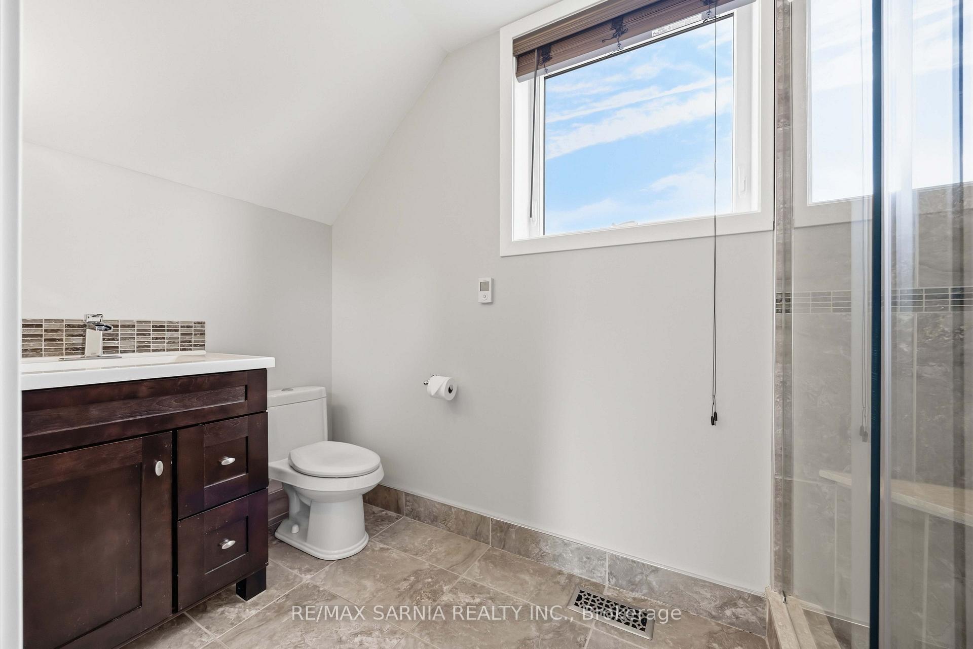 Photo 29 of 541 Erie Street, Warwick, Watford — HOMEH