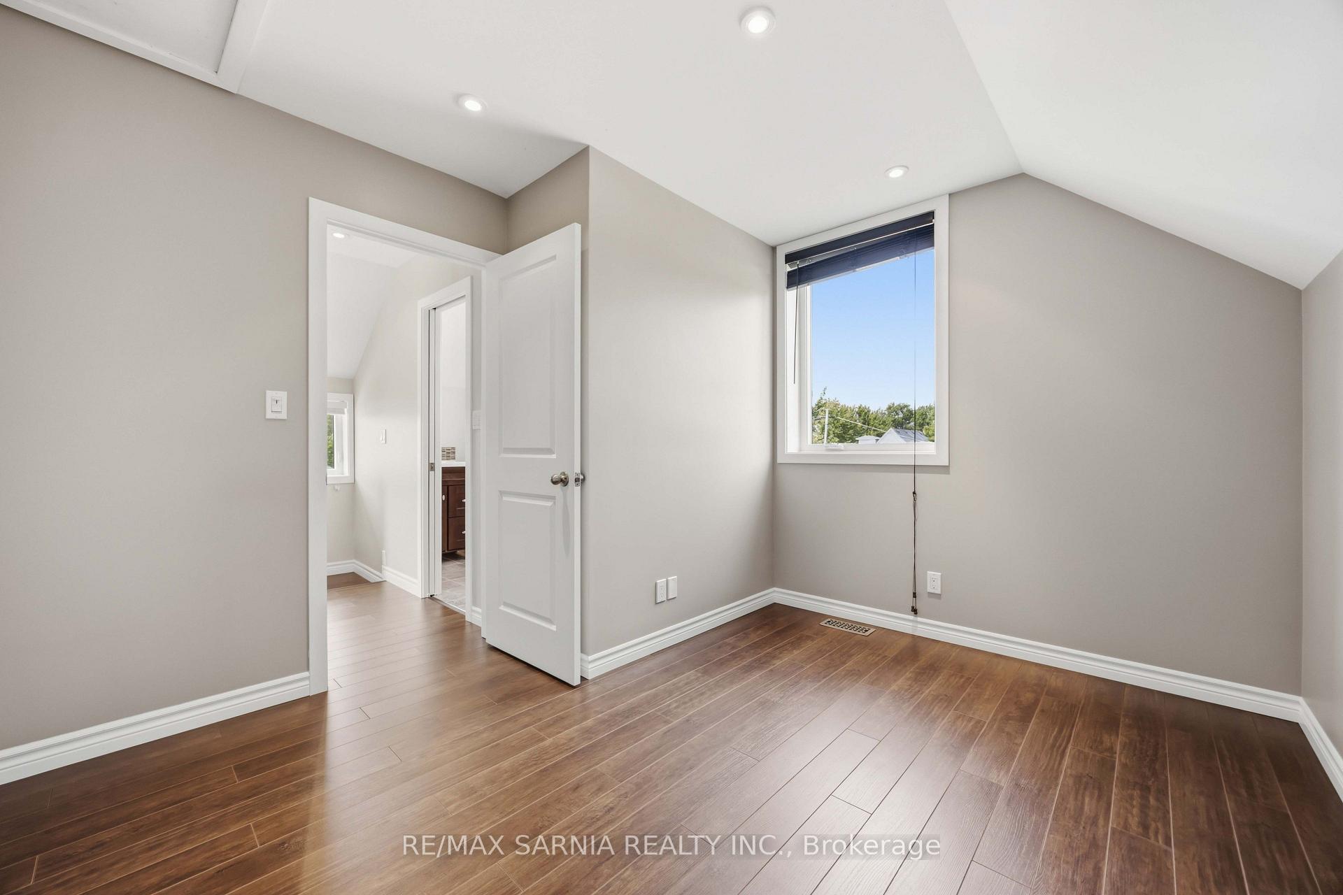 Photo 33 of 541 Erie Street, Warwick, Watford — HOMEH