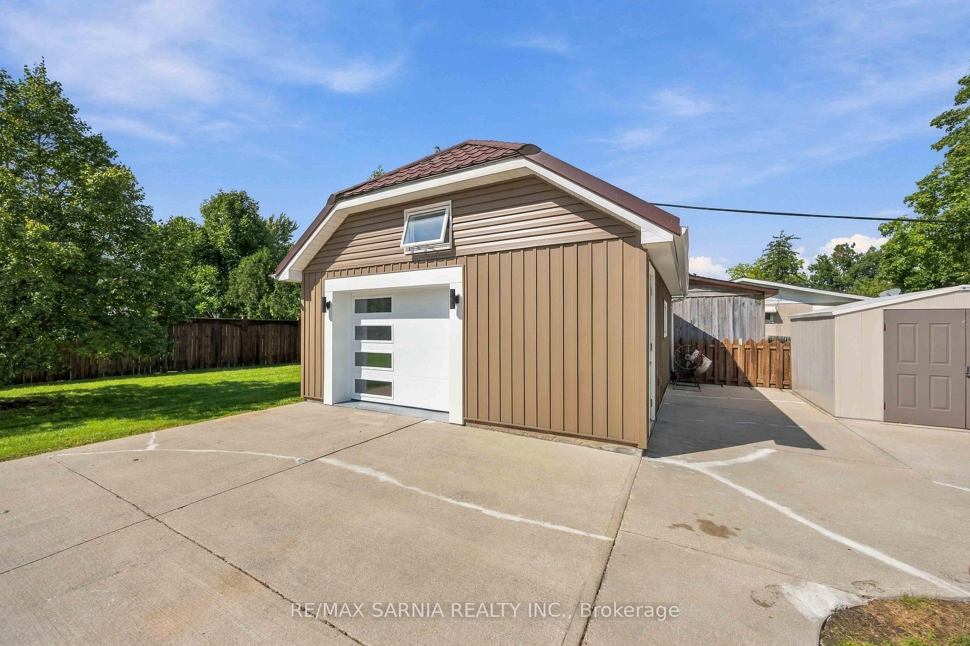 Photo 47 of 541 Erie Street, Warwick, Watford — HOMEH