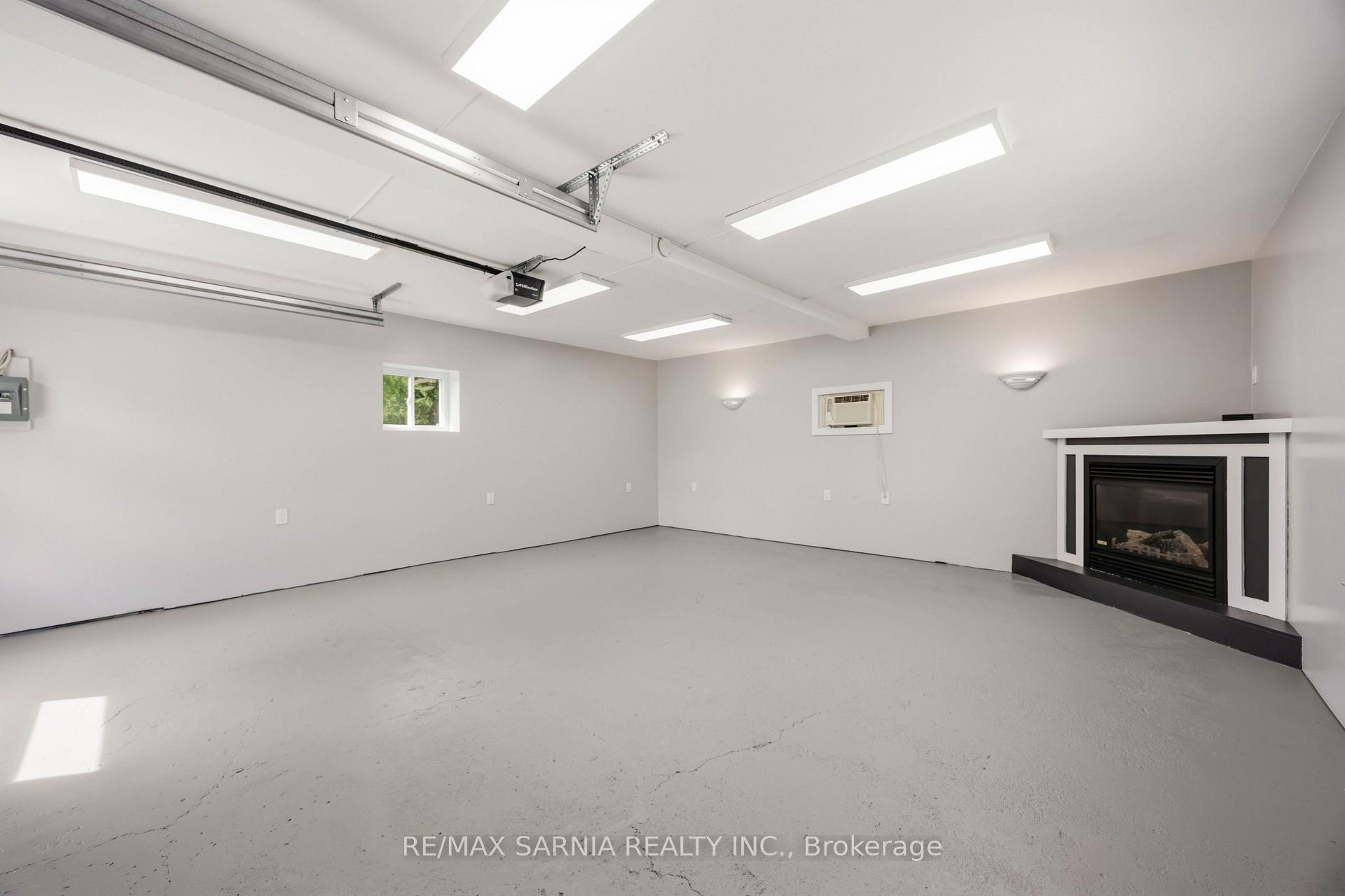 Photo 49 of 541 Erie Street, Warwick, Watford — HOMEH