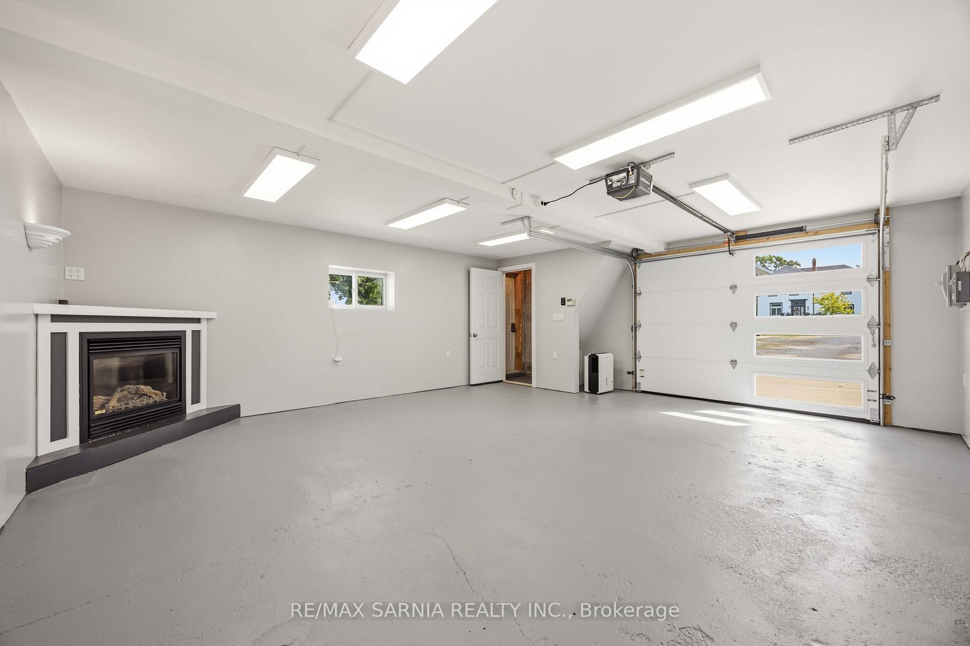 Photo 50 of 541 Erie Street, Warwick, Watford — HOMEH