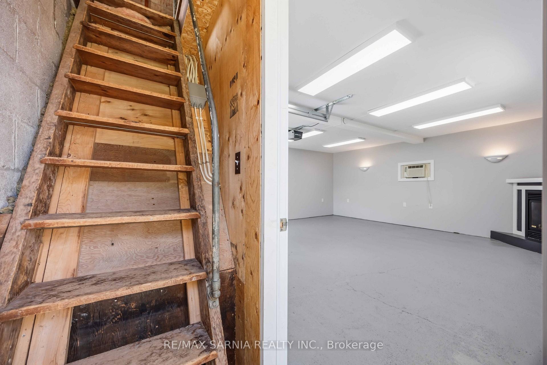 Photo 53 of 541 Erie Street, Warwick, Watford — HOMEH