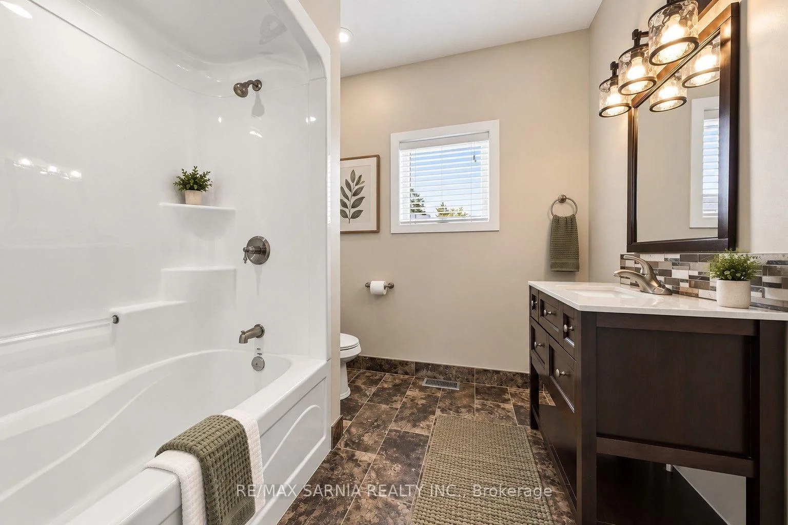 Photo 24 of 541 Erie Street, Warwick, Watford — HOMEH