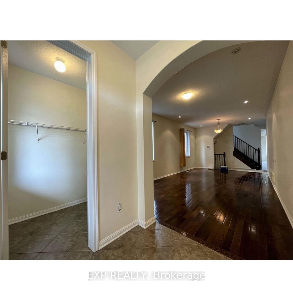 Photo 4 of 58 Meadowcrest Lane, Brampton, Northwest Brampton — HOMEH
