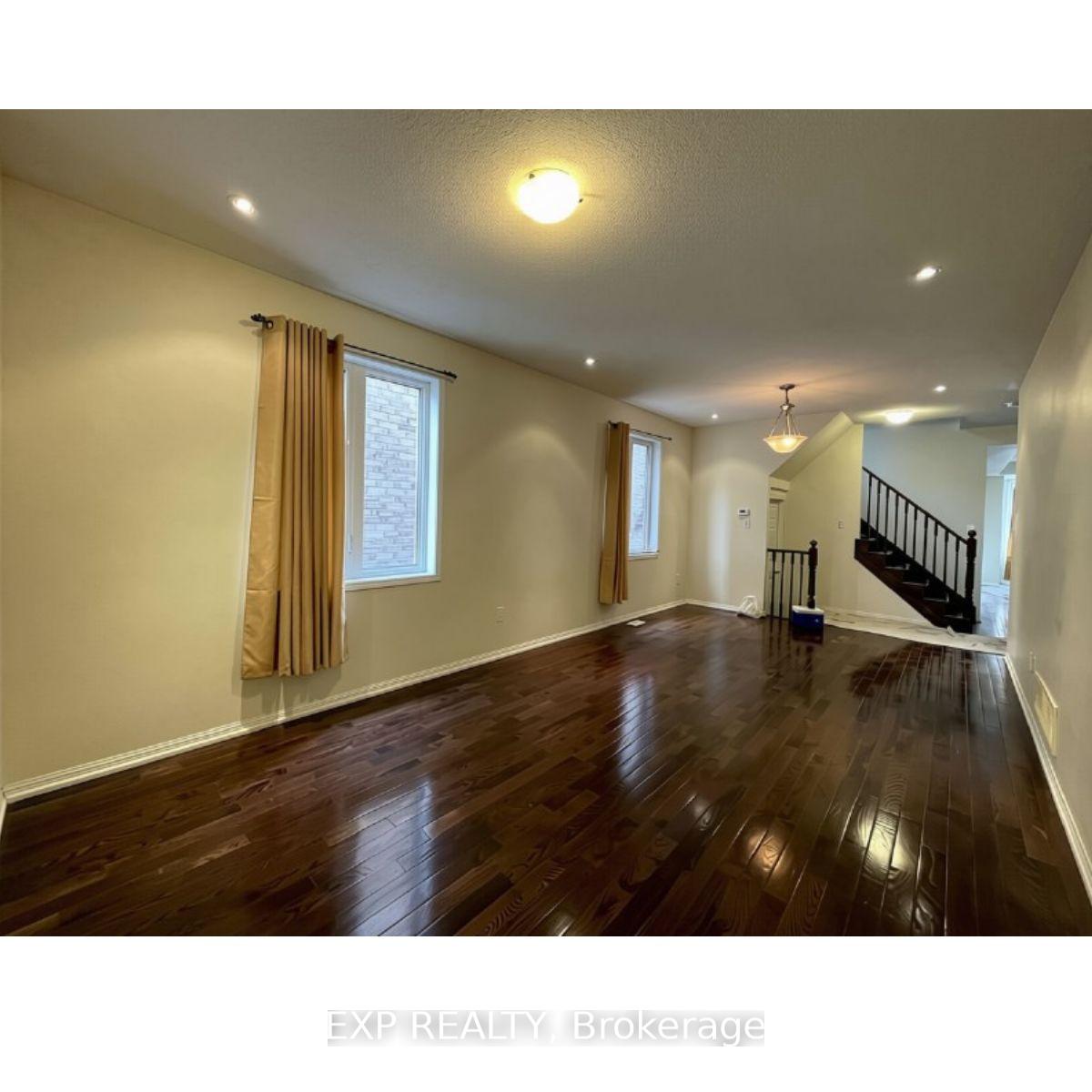 Photo 5 of 58 Meadowcrest Lane, Brampton, Northwest Brampton — HOMEH