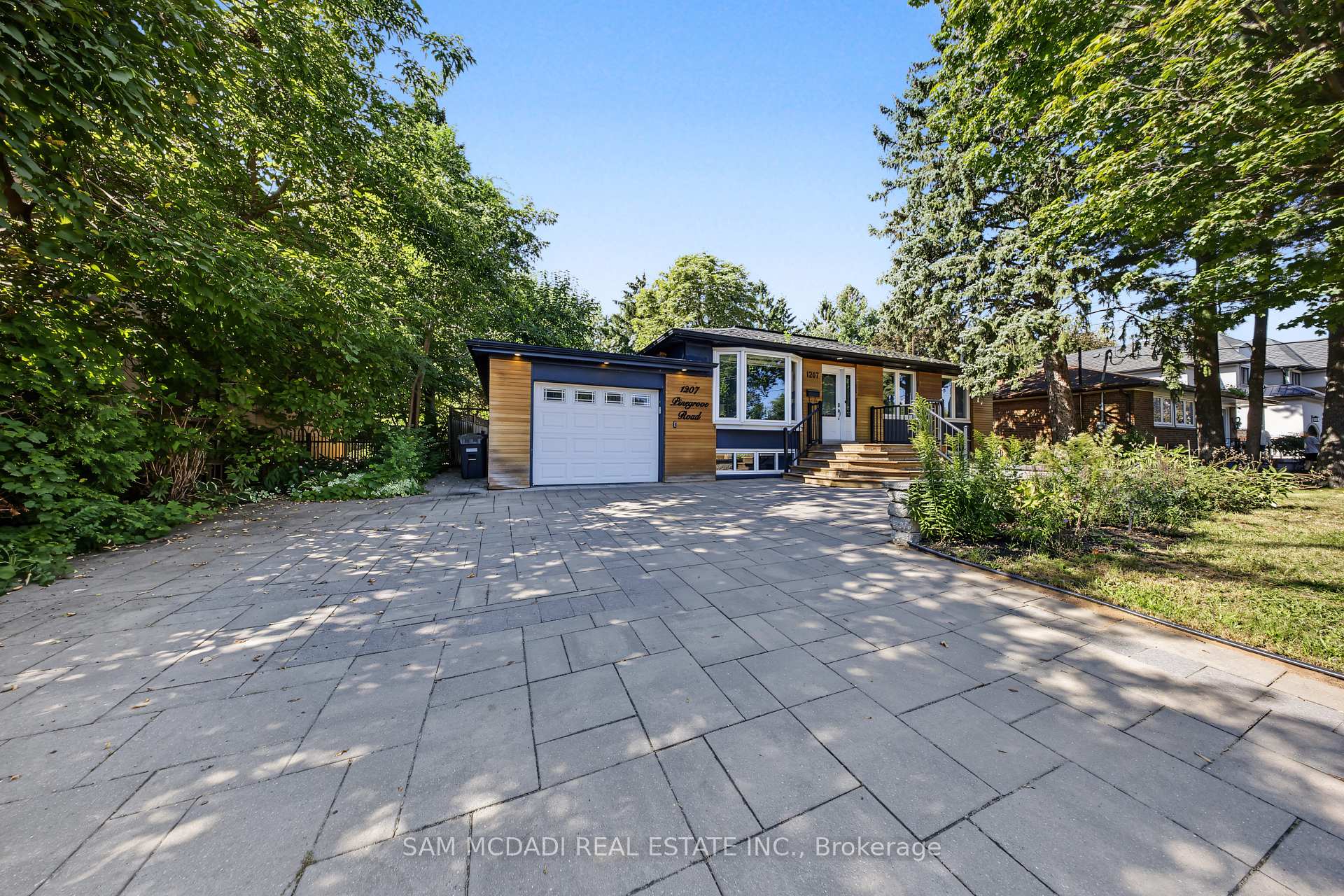Photo 1 of 1207 Pinegrove Road, Oakville, West — HOMEH