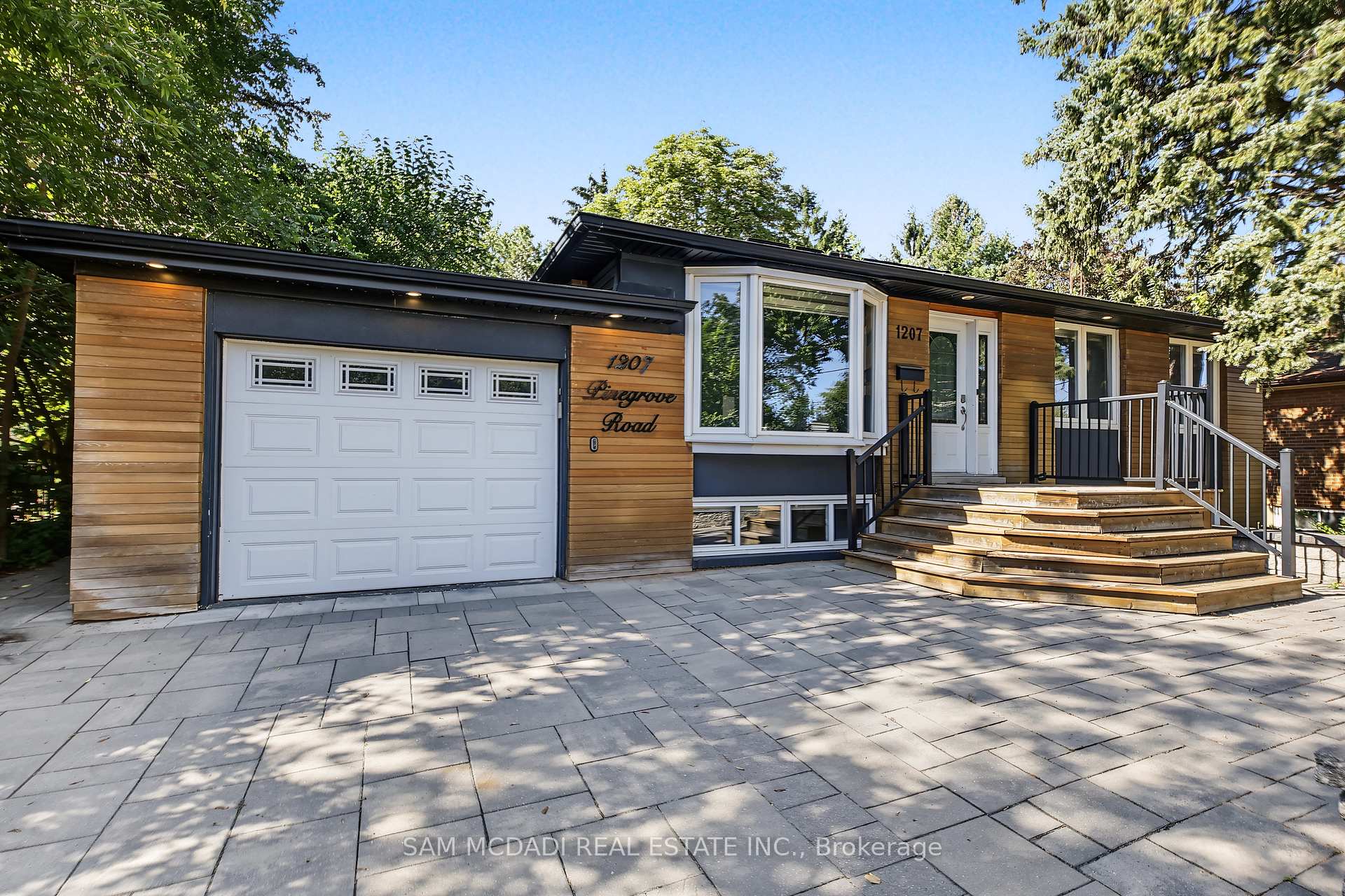 Photo 2 of 1207 Pinegrove Road, Oakville, West — HOMEH