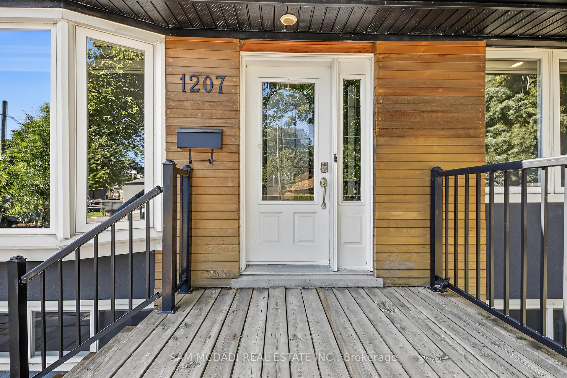 Photo 3 of 1207 Pinegrove Road, Oakville, West — HOMEH