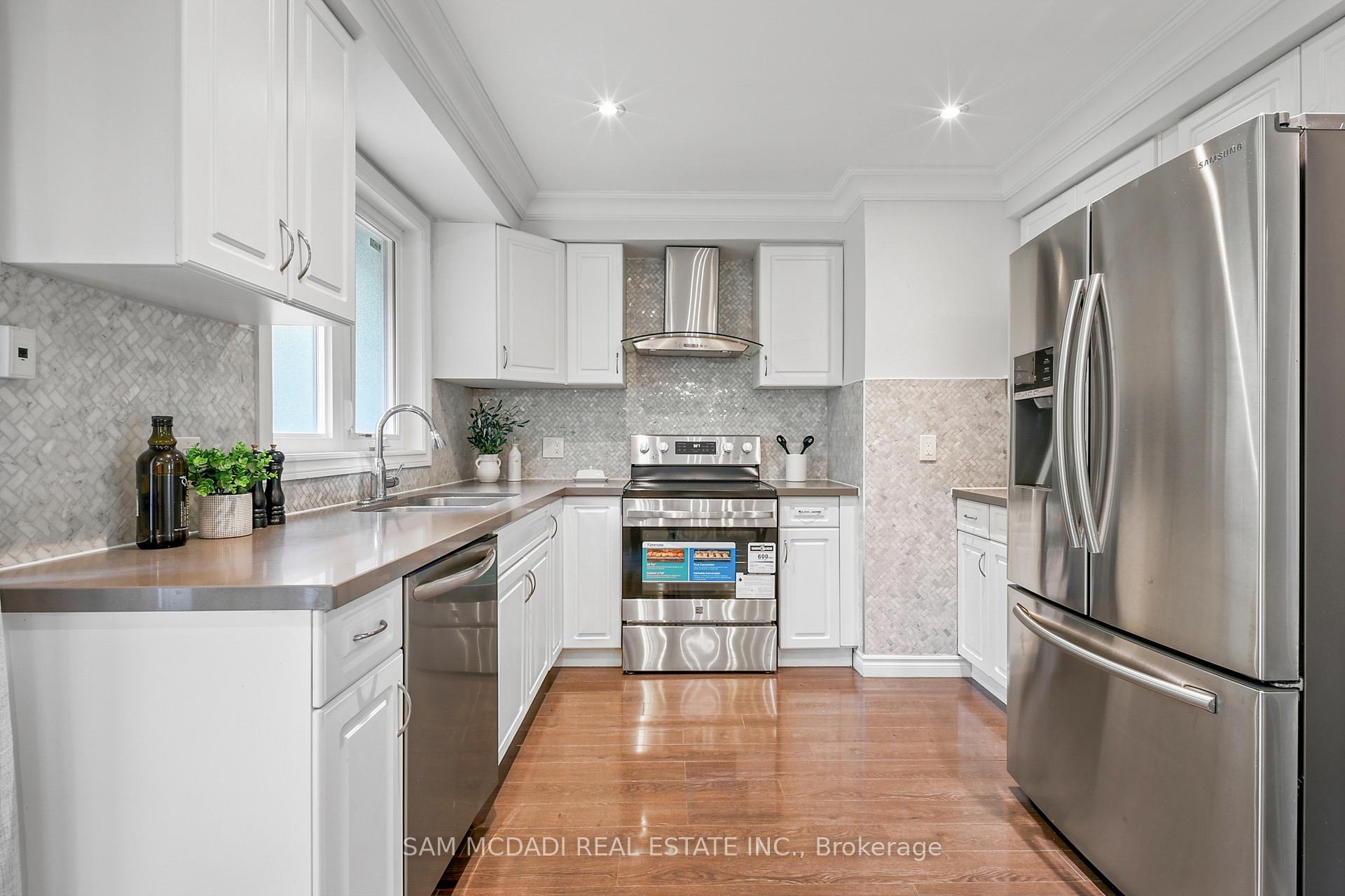 Photo 10 of 1207 Pinegrove Road, Oakville, West — HOMEH