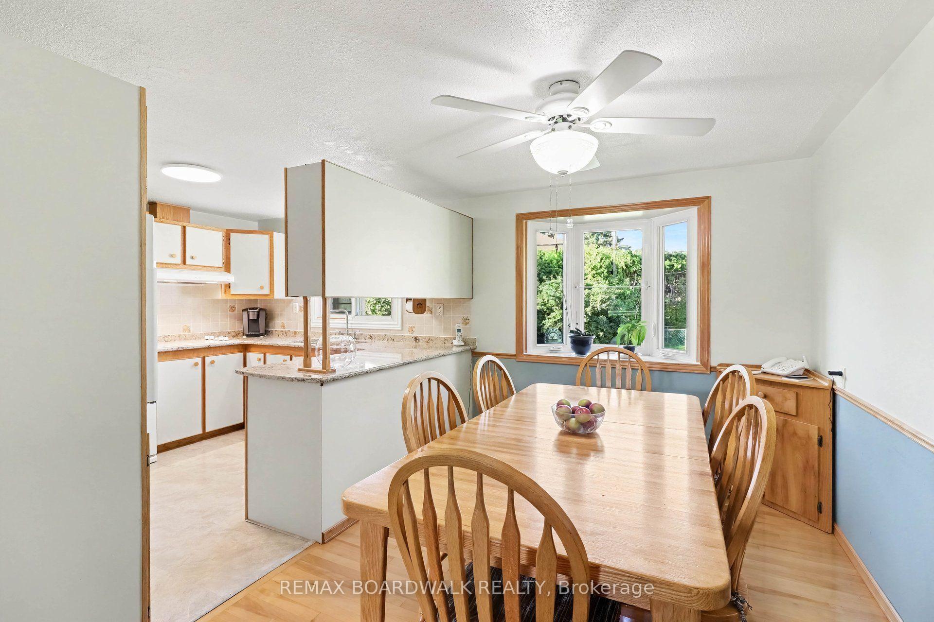 Photo 11 of 389 Hatfield Crescent, Ottawa, Bilberry Creek/Queenswood Heights — HOMEH