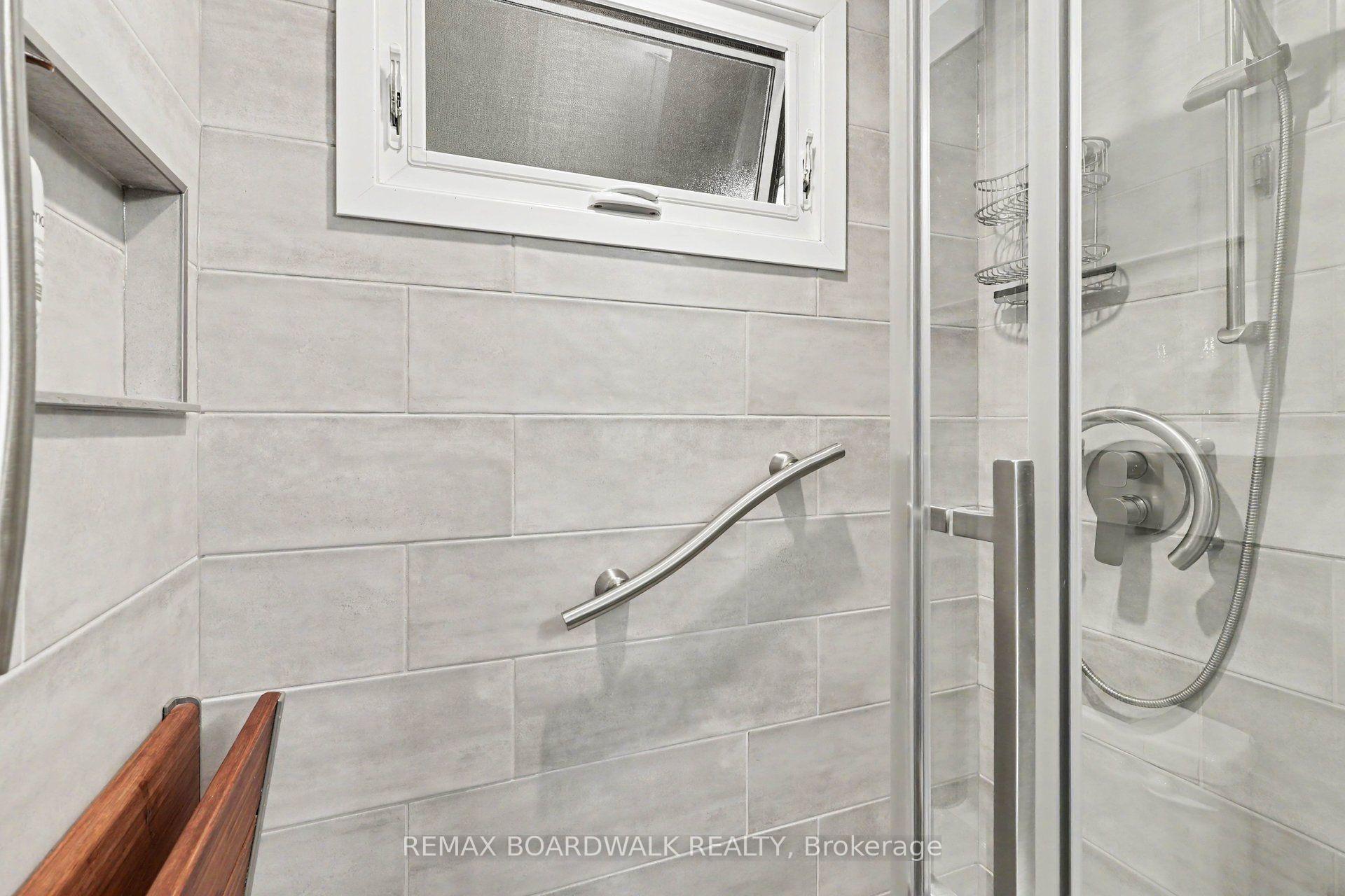 Photo 17 of 389 Hatfield Crescent, Ottawa, Bilberry Creek/Queenswood Heights — HOMEH
