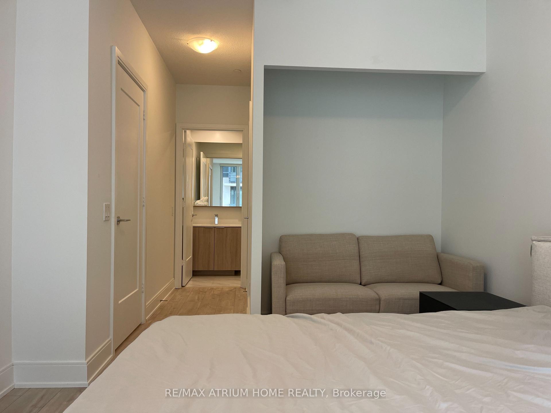 Photo 4 of Unit Th 105, 70 Annie Craig Drive, Etobicoke, Mimico — HOMEH