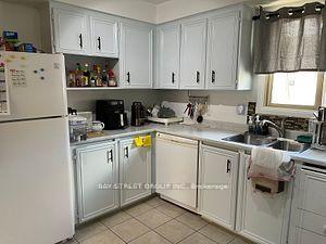 Photo 4 of 11 Yellow Birch Way, North York, Hillcrest Village — HOMEH
