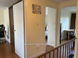 Photo 5 of 11 Yellow Birch Way, North York, Hillcrest Village — HOMEH