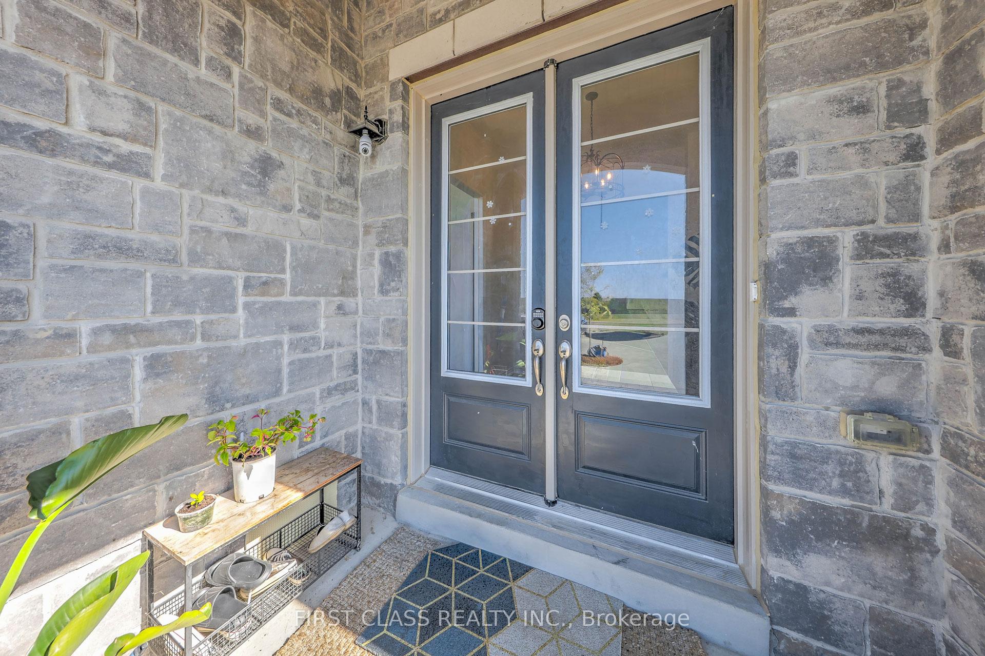 Photo 2 of 7 Cranley Road, East Gwillimbury, Sharon — HOMEH