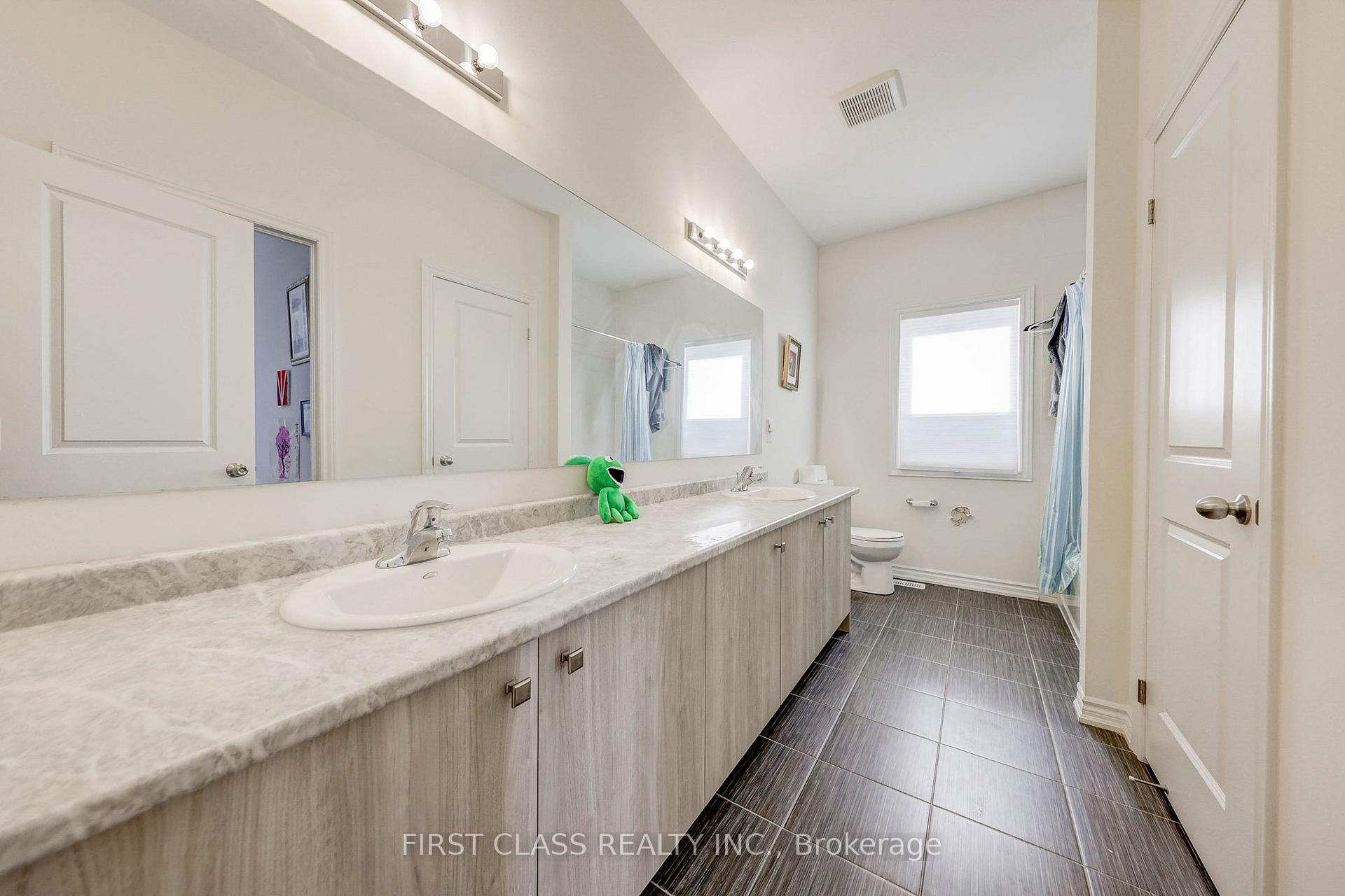 Photo 38 of 7 Cranley Road, East Gwillimbury, Sharon — HOMEH