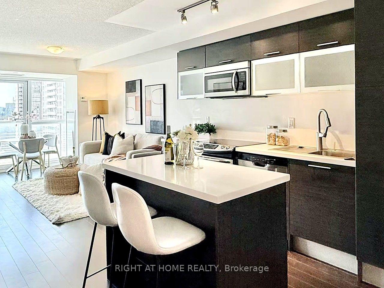 Photo 5 of Unit 2213, 386 Yonge Street, Toronto, Bay Street Corridor — HOMEH