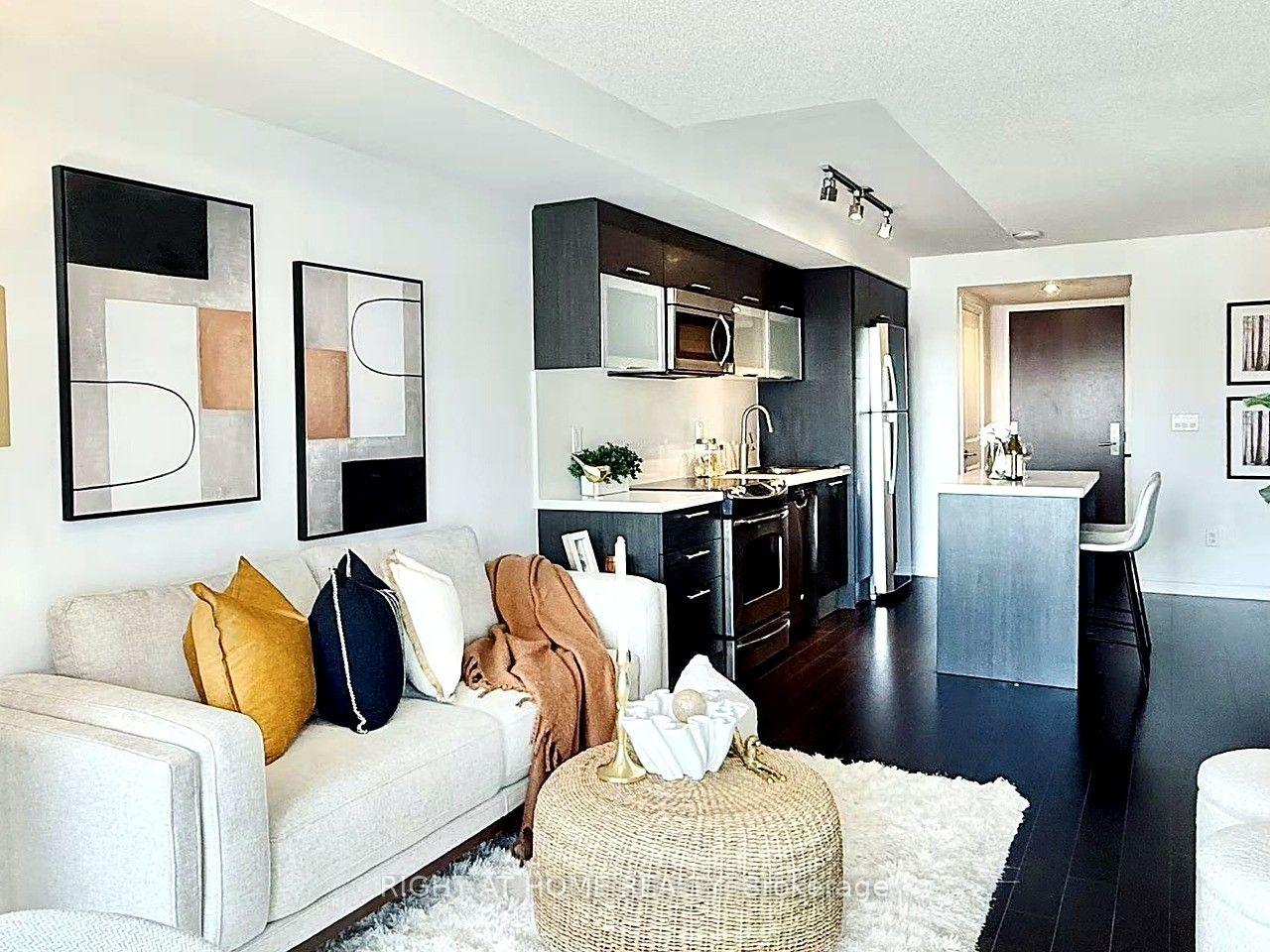 Photo 7 of Unit 2213, 386 Yonge Street, Toronto, Bay Street Corridor — HOMEH