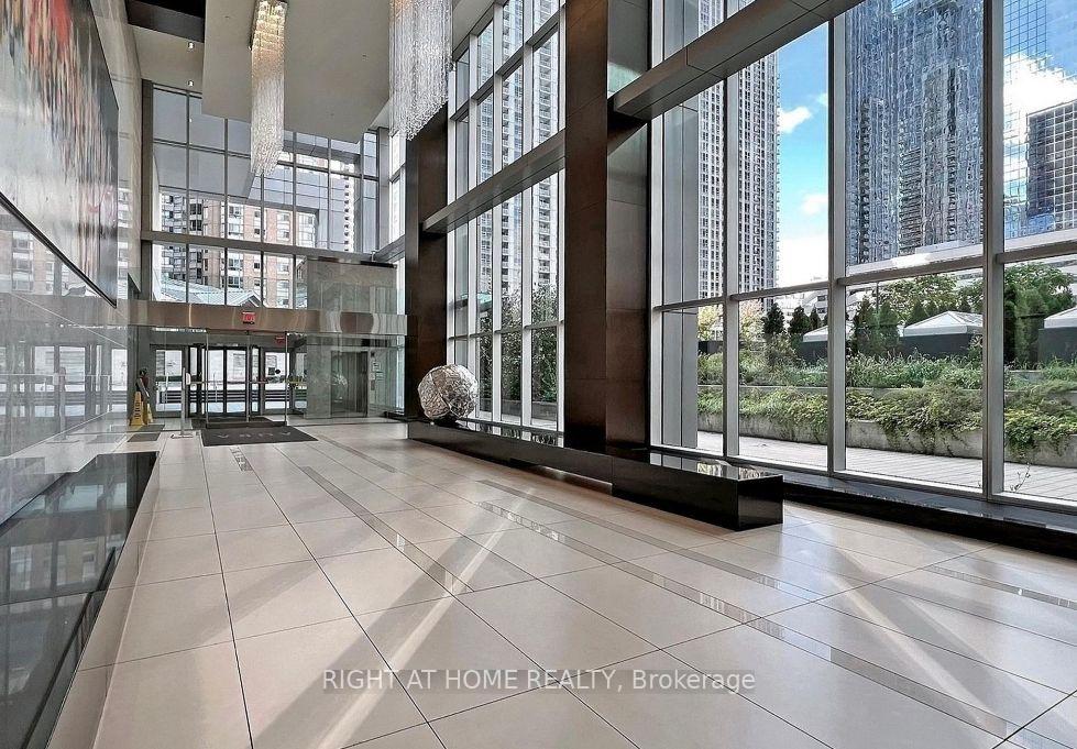 Photo 8 of Unit 2213, 386 Yonge Street, Toronto, Bay Street Corridor — HOMEH