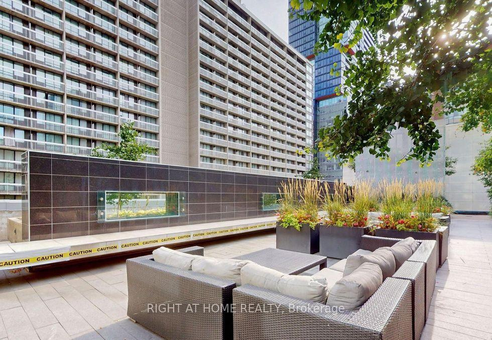 Photo 9 of Unit 2213, 386 Yonge Street, Toronto, Bay Street Corridor — HOMEH