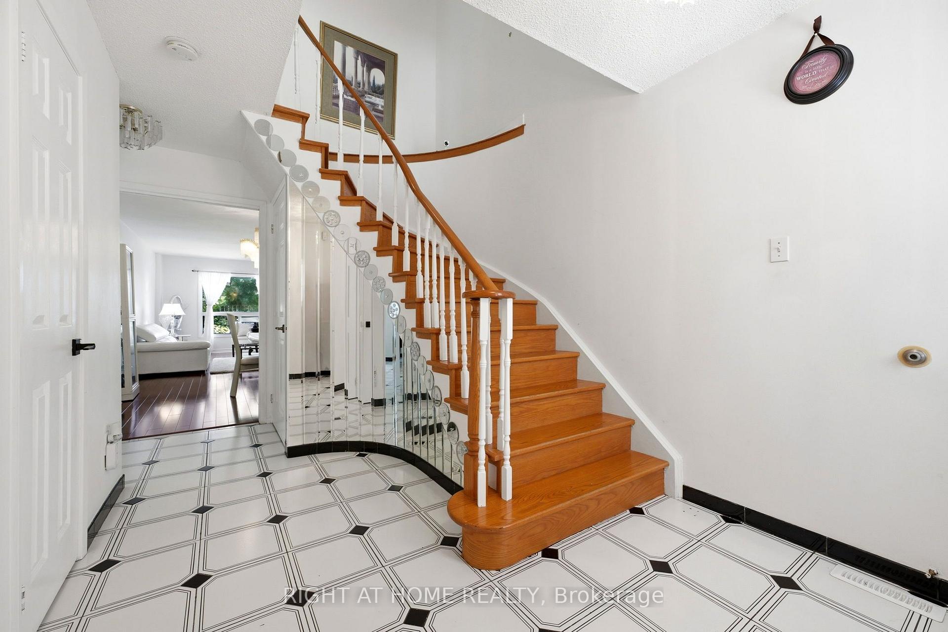 Photo 3 of 87 William Honey Crescent, Markham, Middlefield — HOMEH