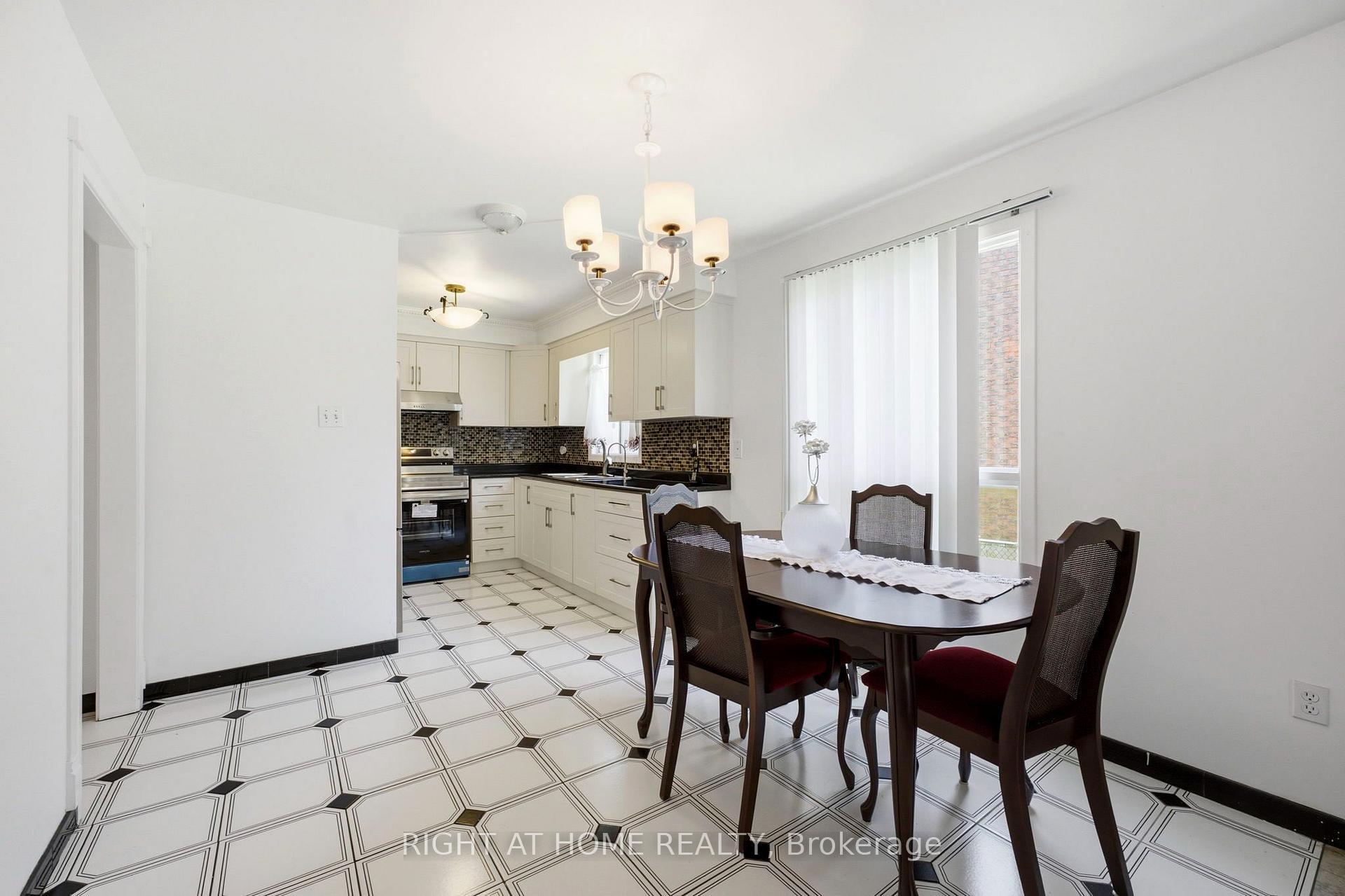 Photo 8 of 87 William Honey Crescent, Markham, Middlefield — HOMEH