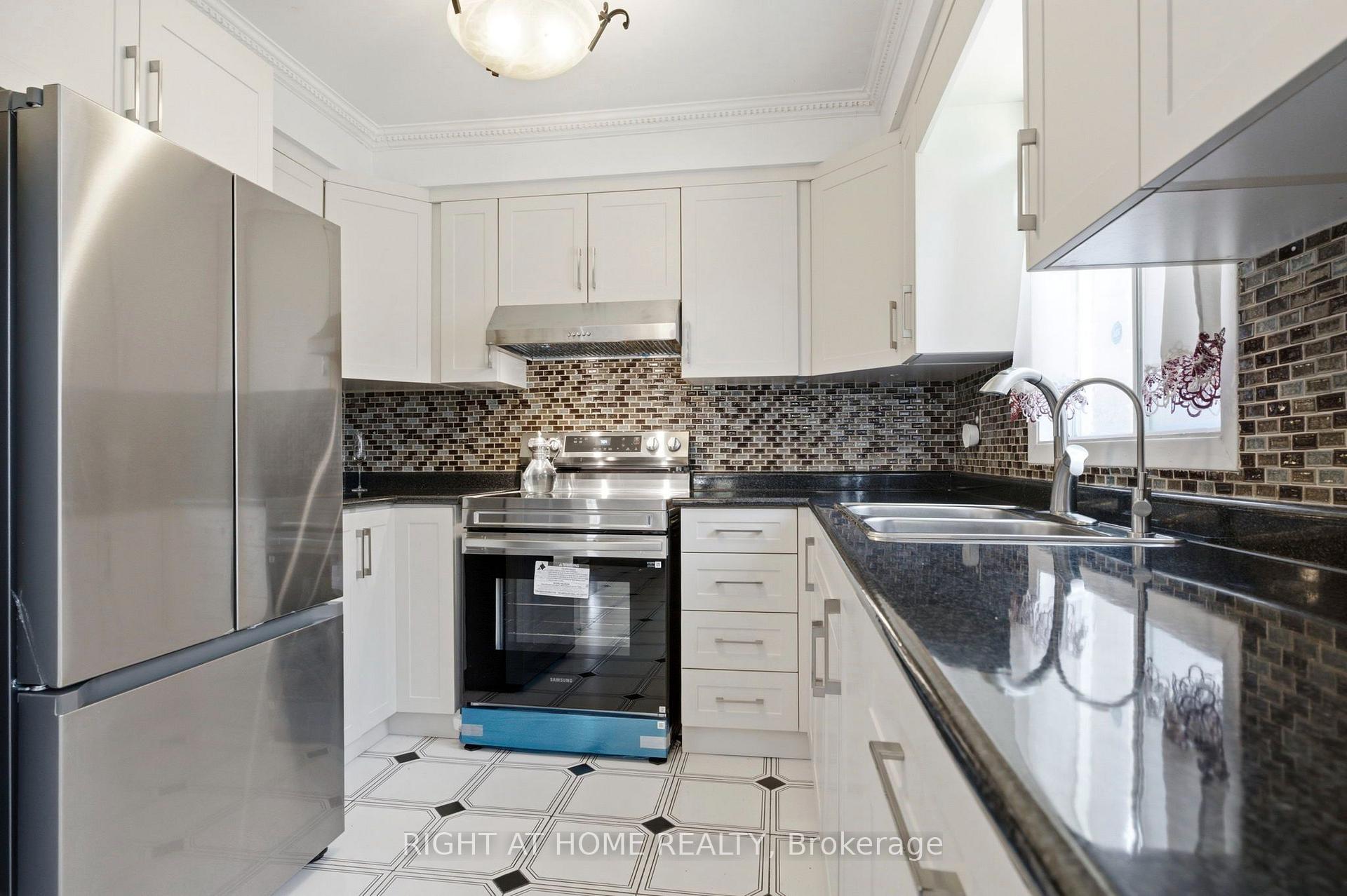 Photo 9 of 87 William Honey Crescent, Markham, Middlefield — HOMEH