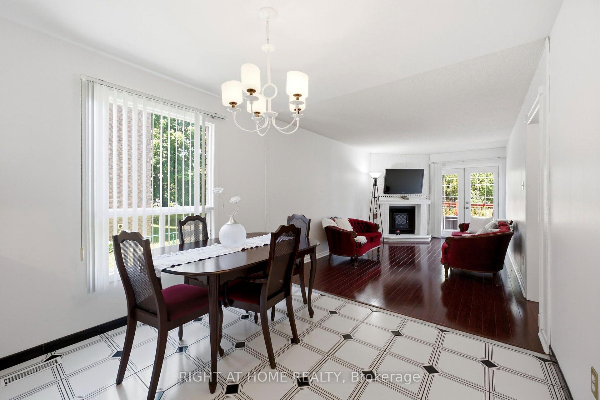 Photo 11 of 87 William Honey Crescent, Markham, Middlefield — HOMEH