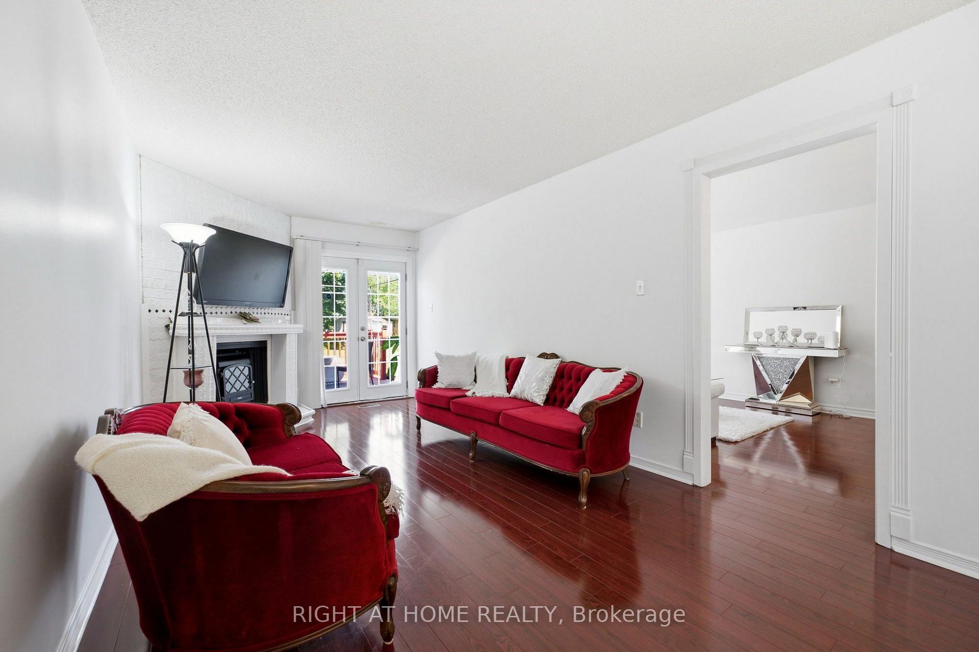 Photo 12 of 87 William Honey Crescent, Markham, Middlefield — HOMEH