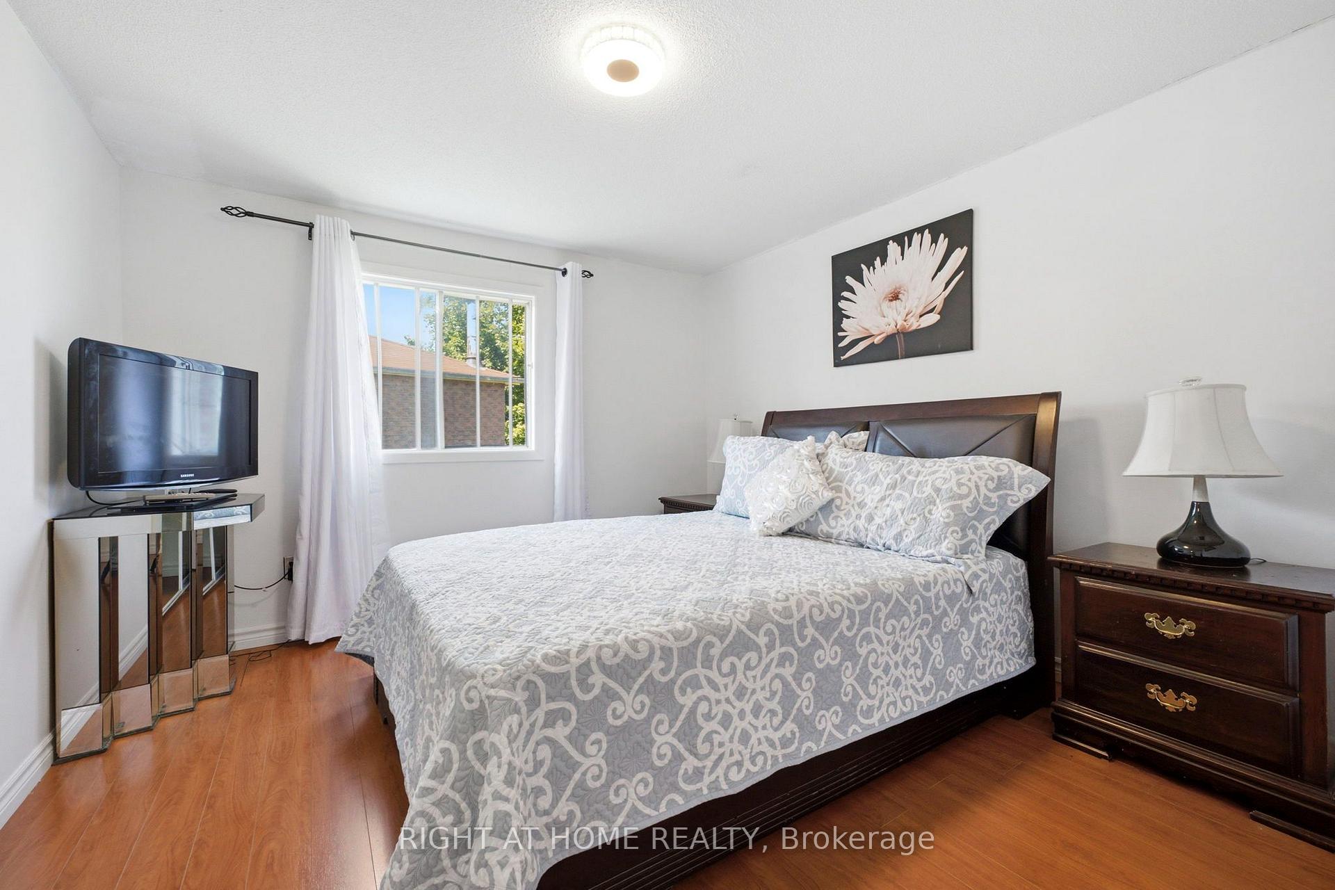 Photo 16 of 87 William Honey Crescent, Markham, Middlefield — HOMEH