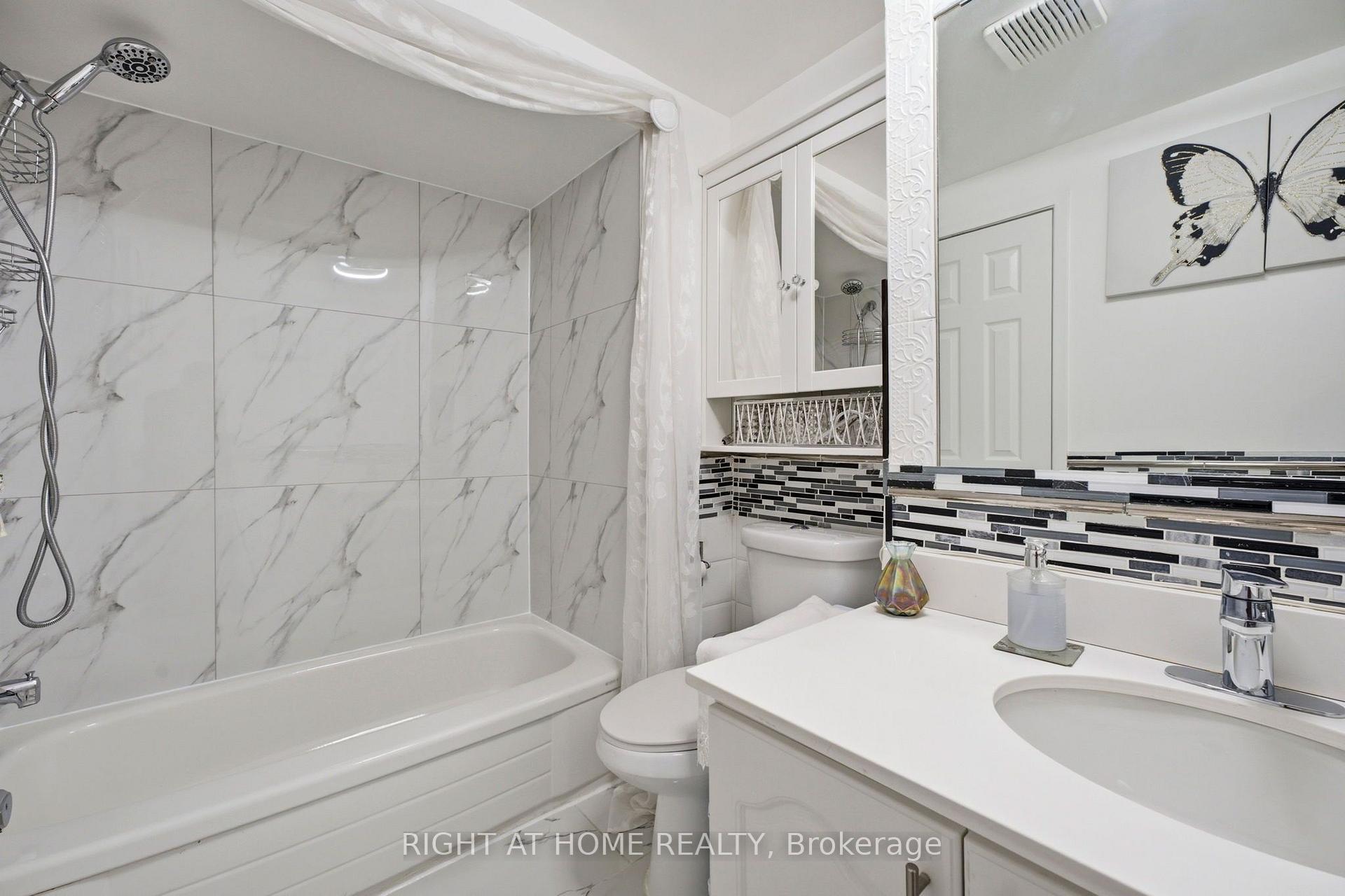 Photo 17 of 87 William Honey Crescent, Markham, Middlefield — HOMEH