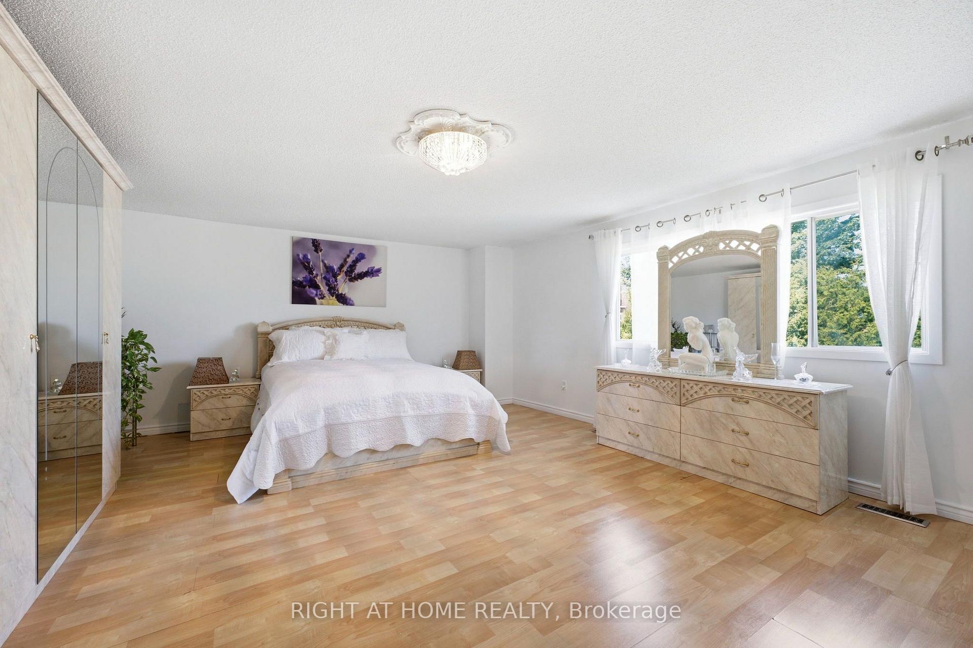 Photo 18 of 87 William Honey Crescent, Markham, Middlefield — HOMEH