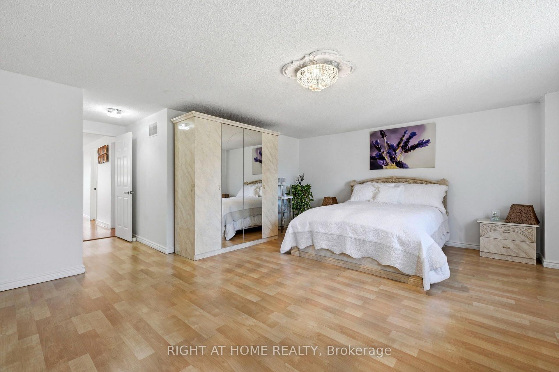Photo 19 of 87 William Honey Crescent, Markham, Middlefield — HOMEH