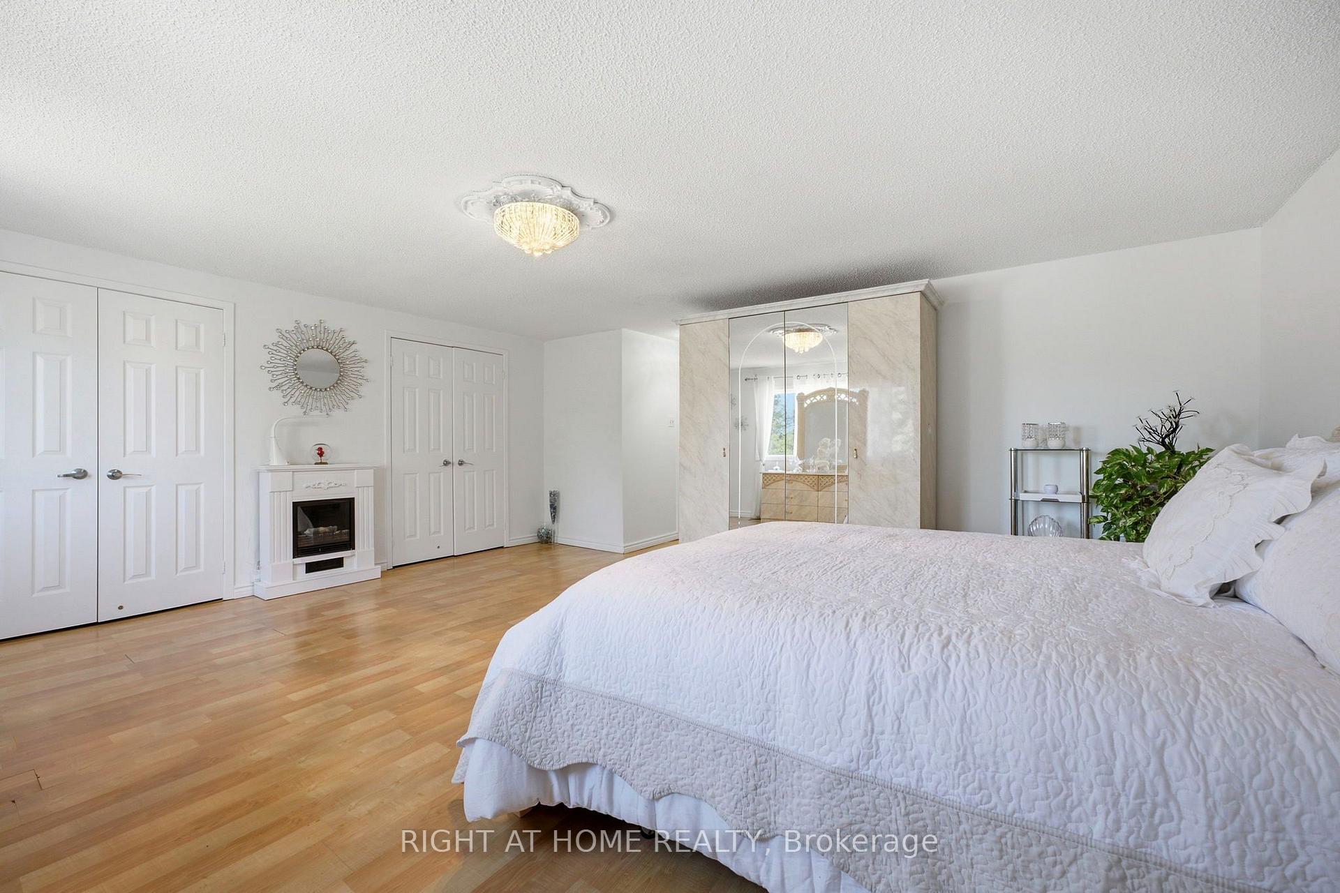 Photo 20 of 87 William Honey Crescent, Markham, Middlefield — HOMEH