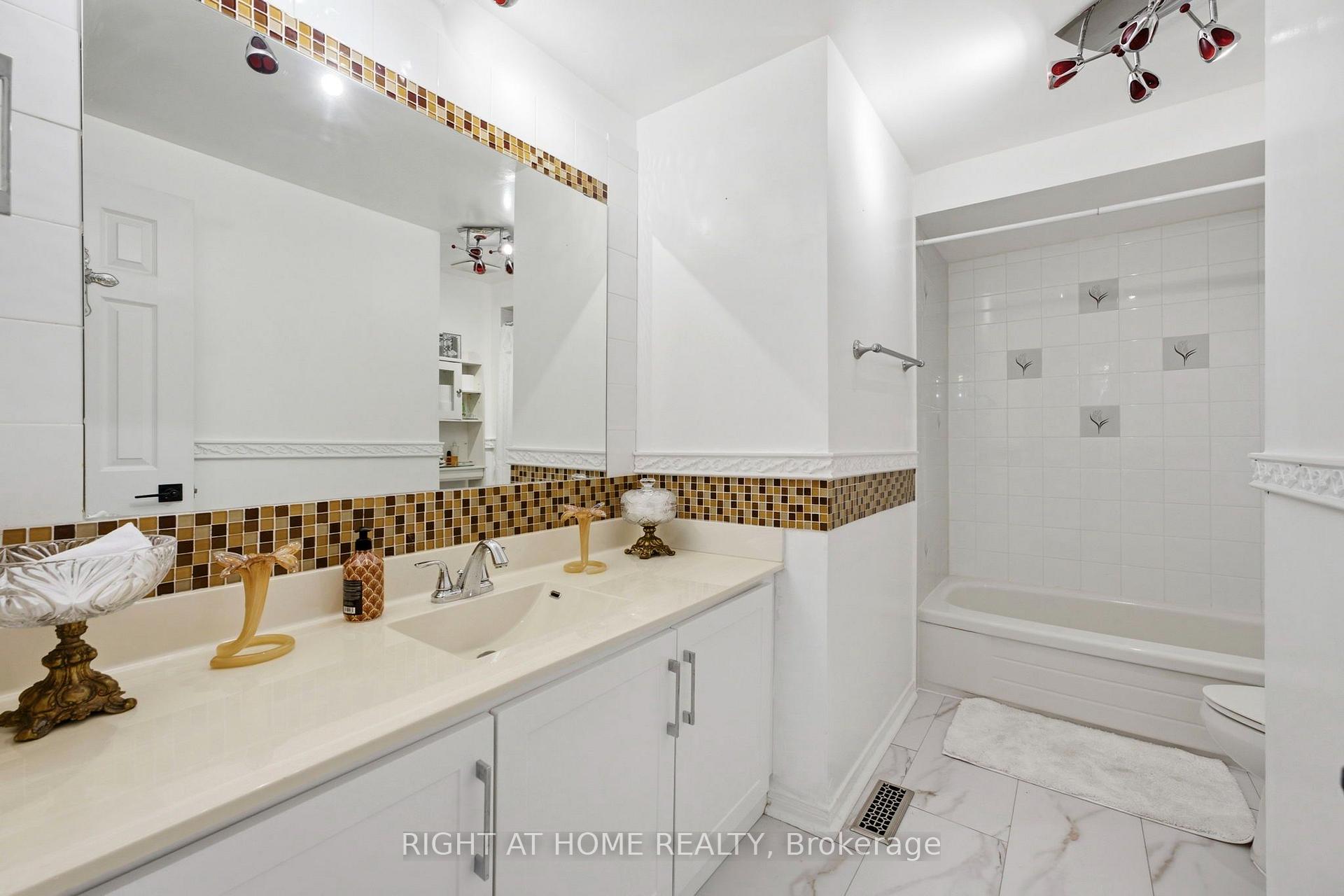 Photo 21 of 87 William Honey Crescent, Markham, Middlefield — HOMEH
