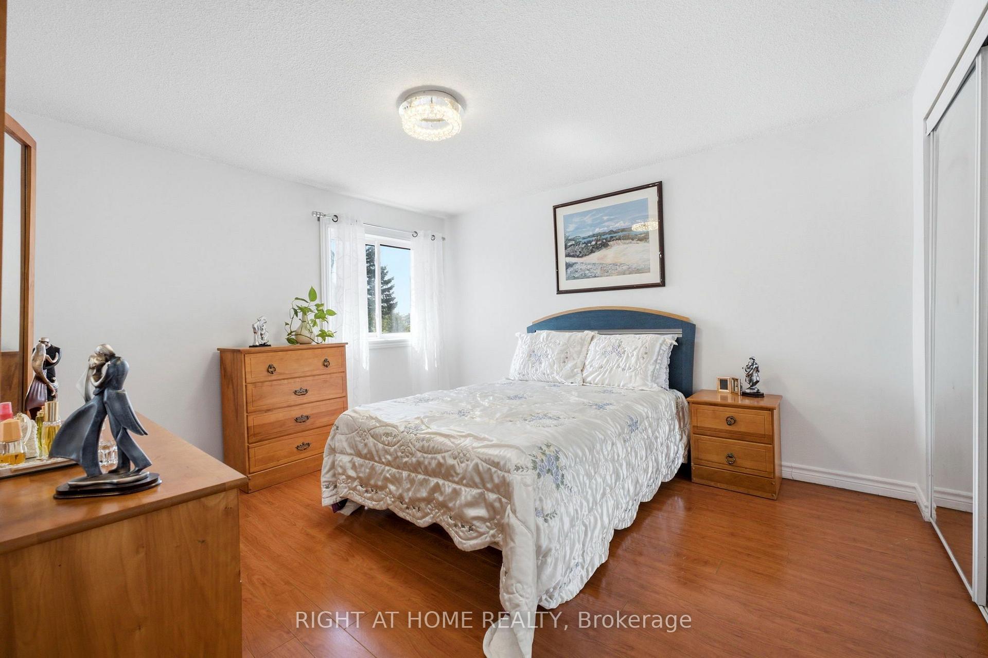 Photo 22 of 87 William Honey Crescent, Markham, Middlefield — HOMEH