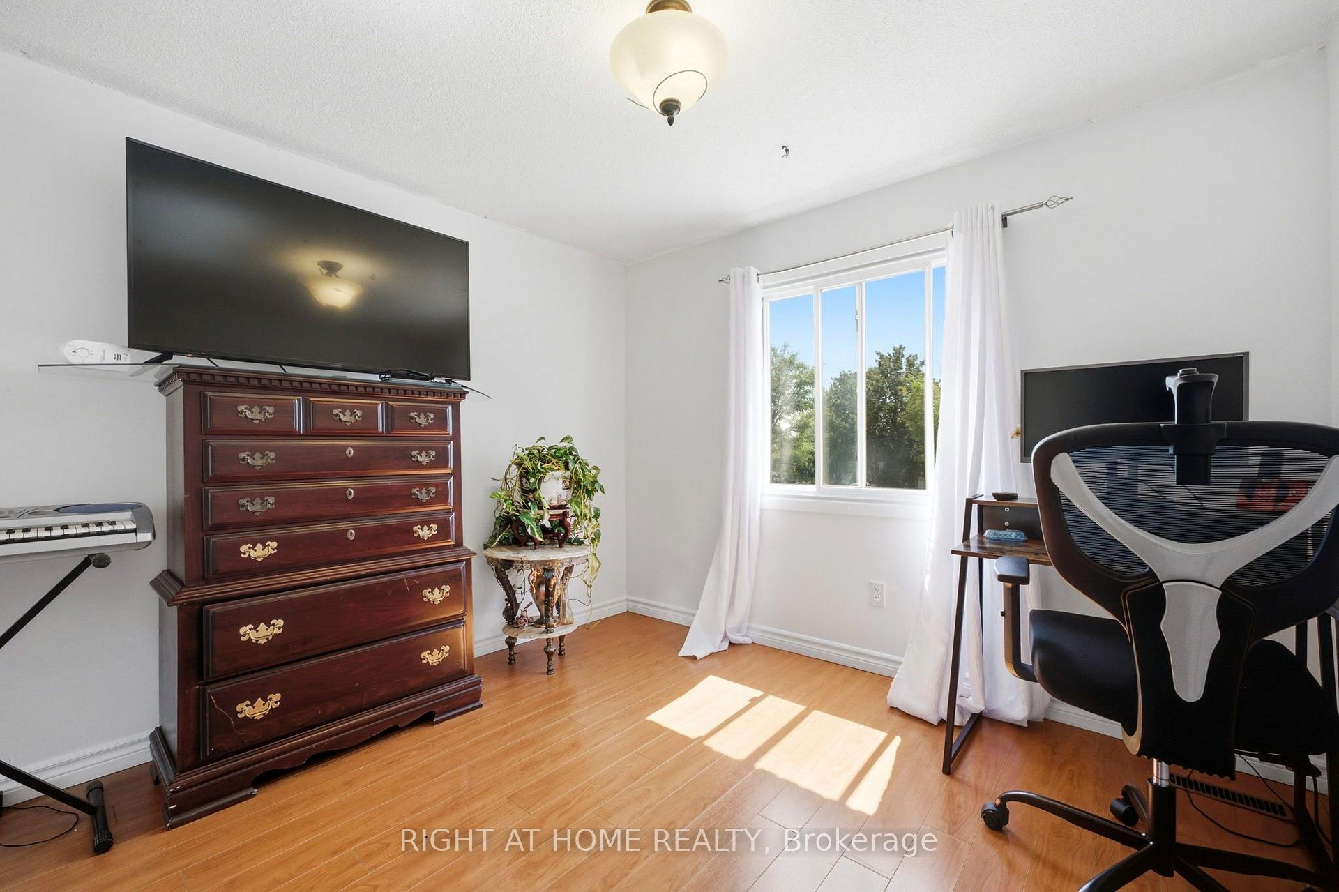 Photo 23 of 87 William Honey Crescent, Markham, Middlefield — HOMEH