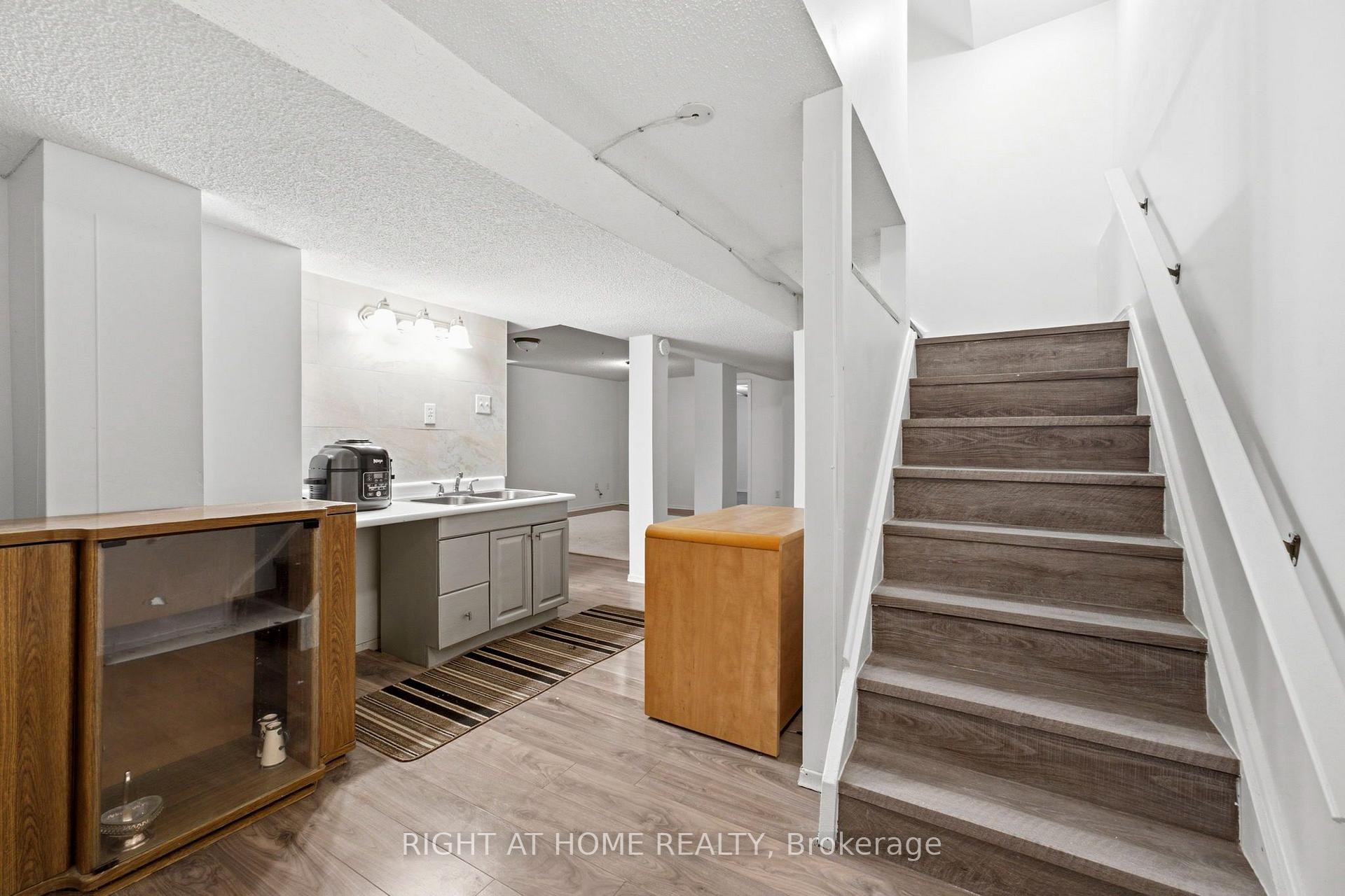 Photo 24 of 87 William Honey Crescent, Markham, Middlefield — HOMEH