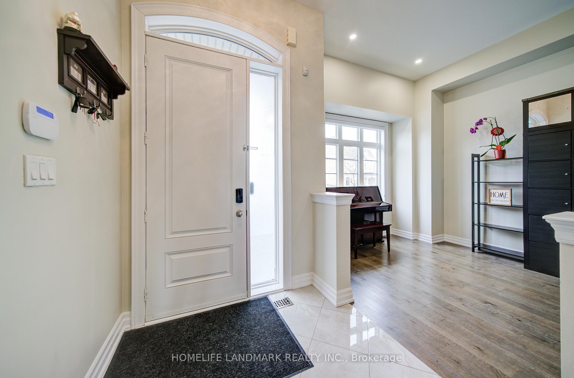 Photo 4 of 43 Mike Boshevski Court, Aurora, Bayview Northeast — HOMEH